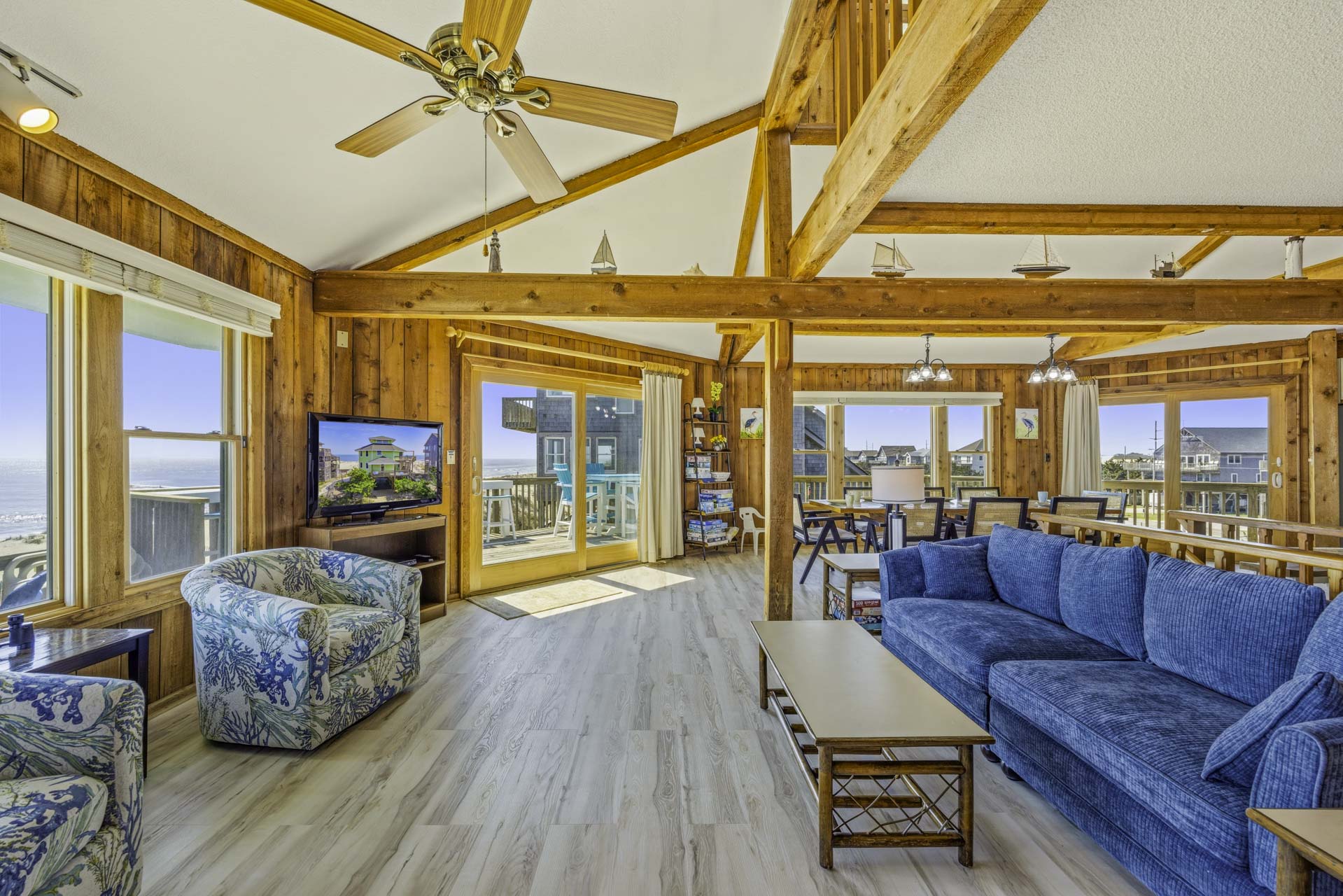 Surf Or Sound Realty 1222 Beachfront Bliss Great Room 5