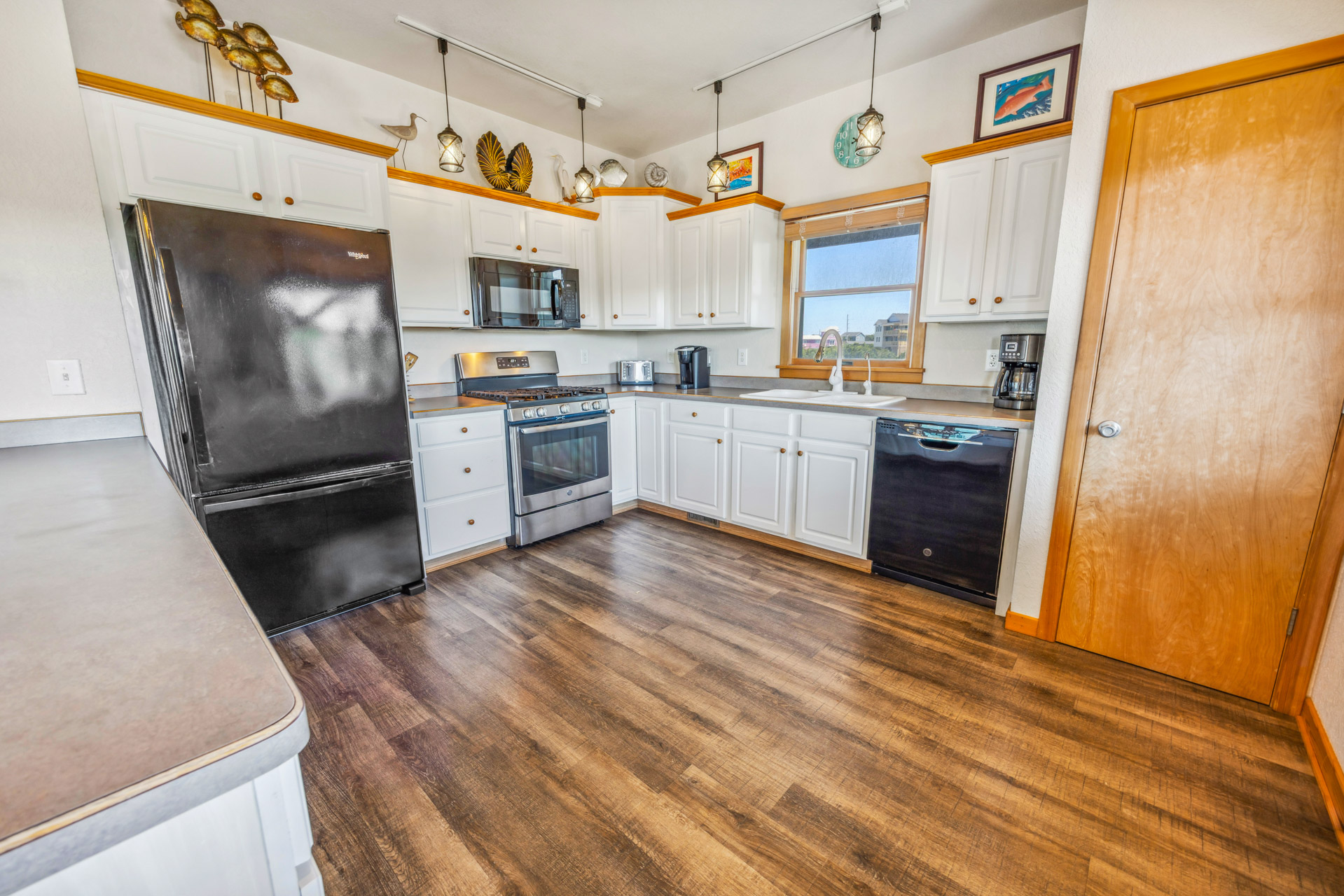 Surf Or Sound Realty 623 Castn Crew Kitchen 2