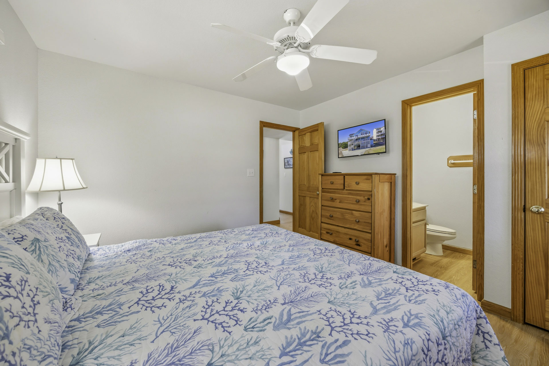 Surf Or Sound Realty 201 Blue Waves Bedroom 8 2