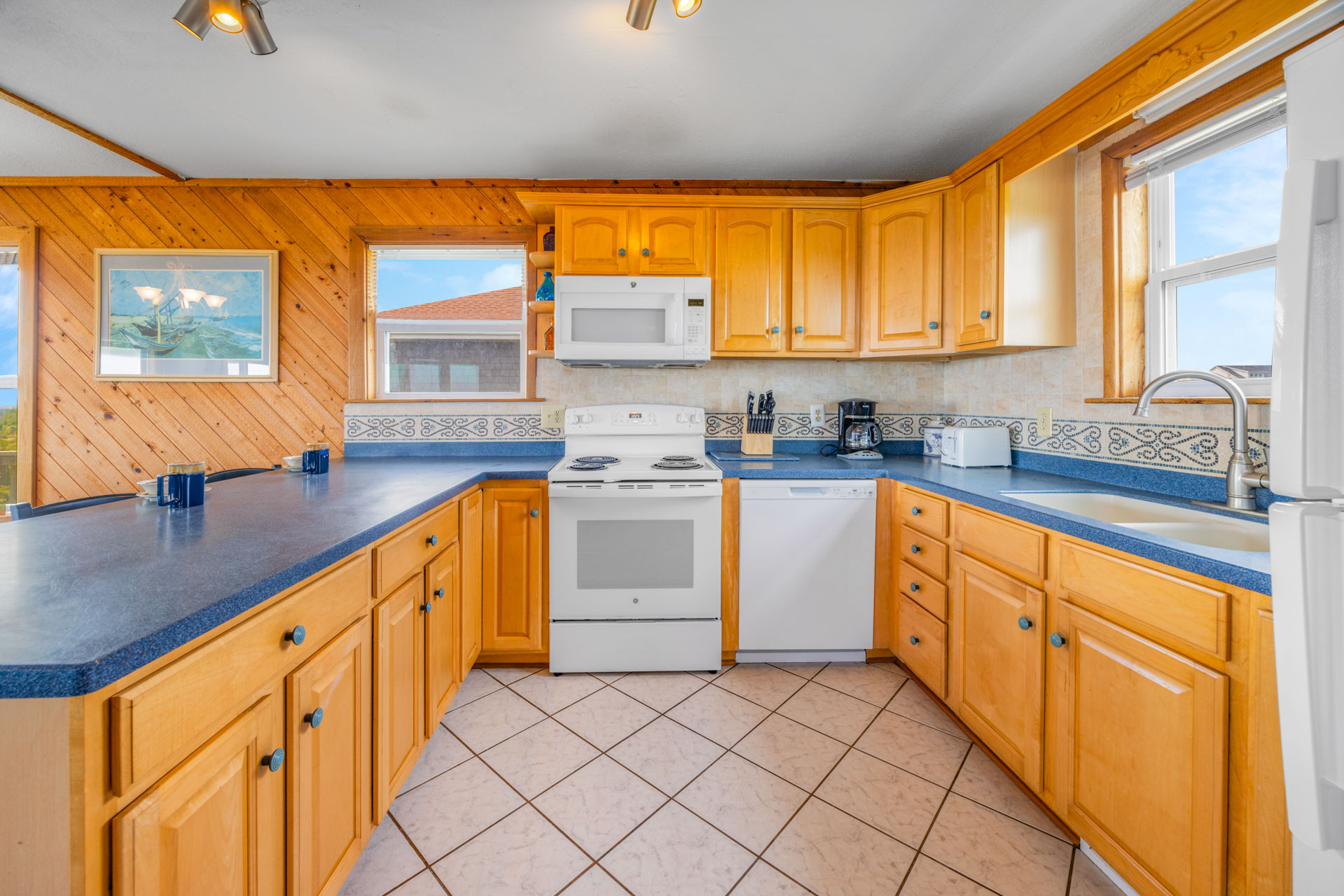 Surf Or Sound Realty 463 Casa Mare Kitchen 1