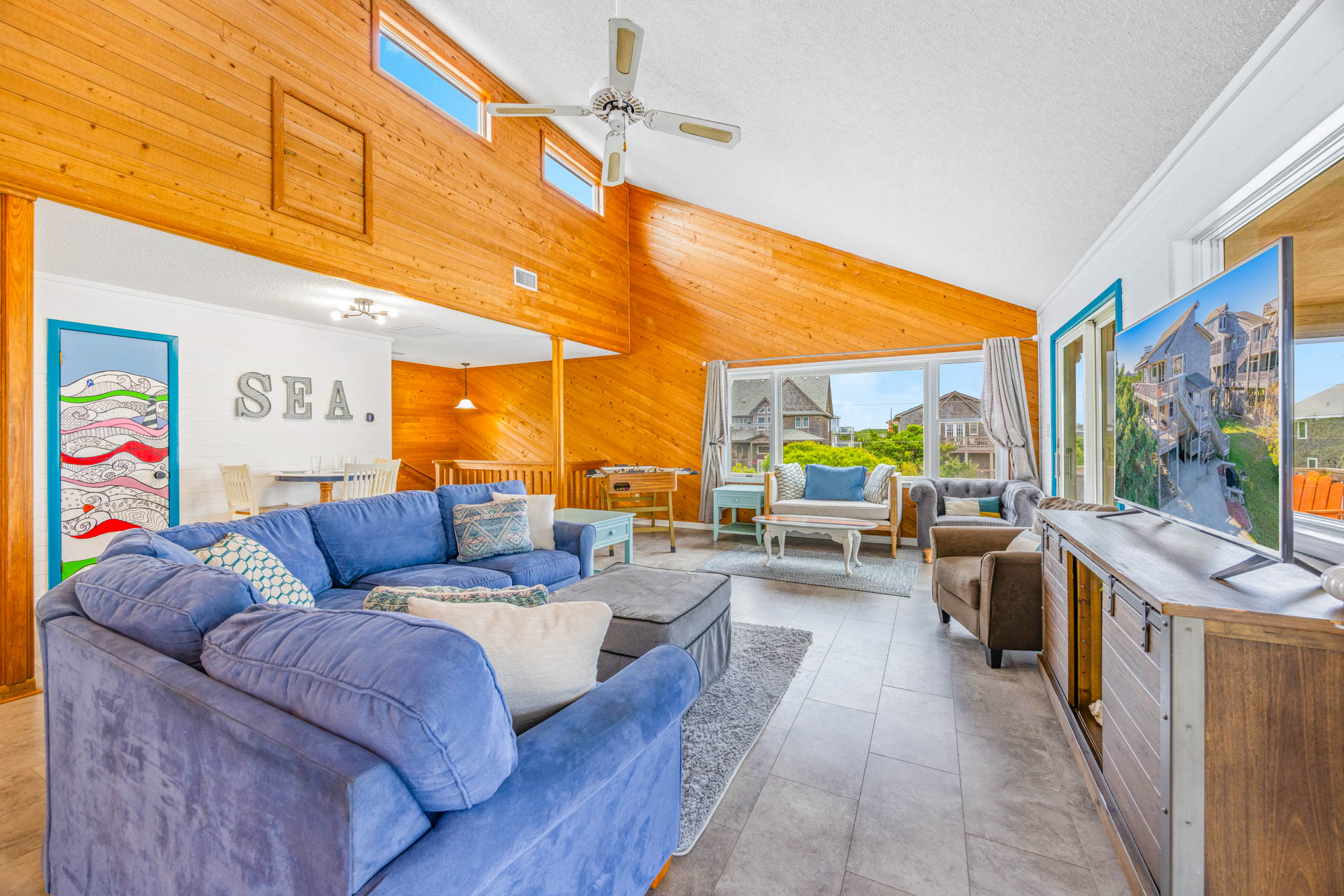 Surf Or Sound Realty 1216 Seaglasses Great Room 5