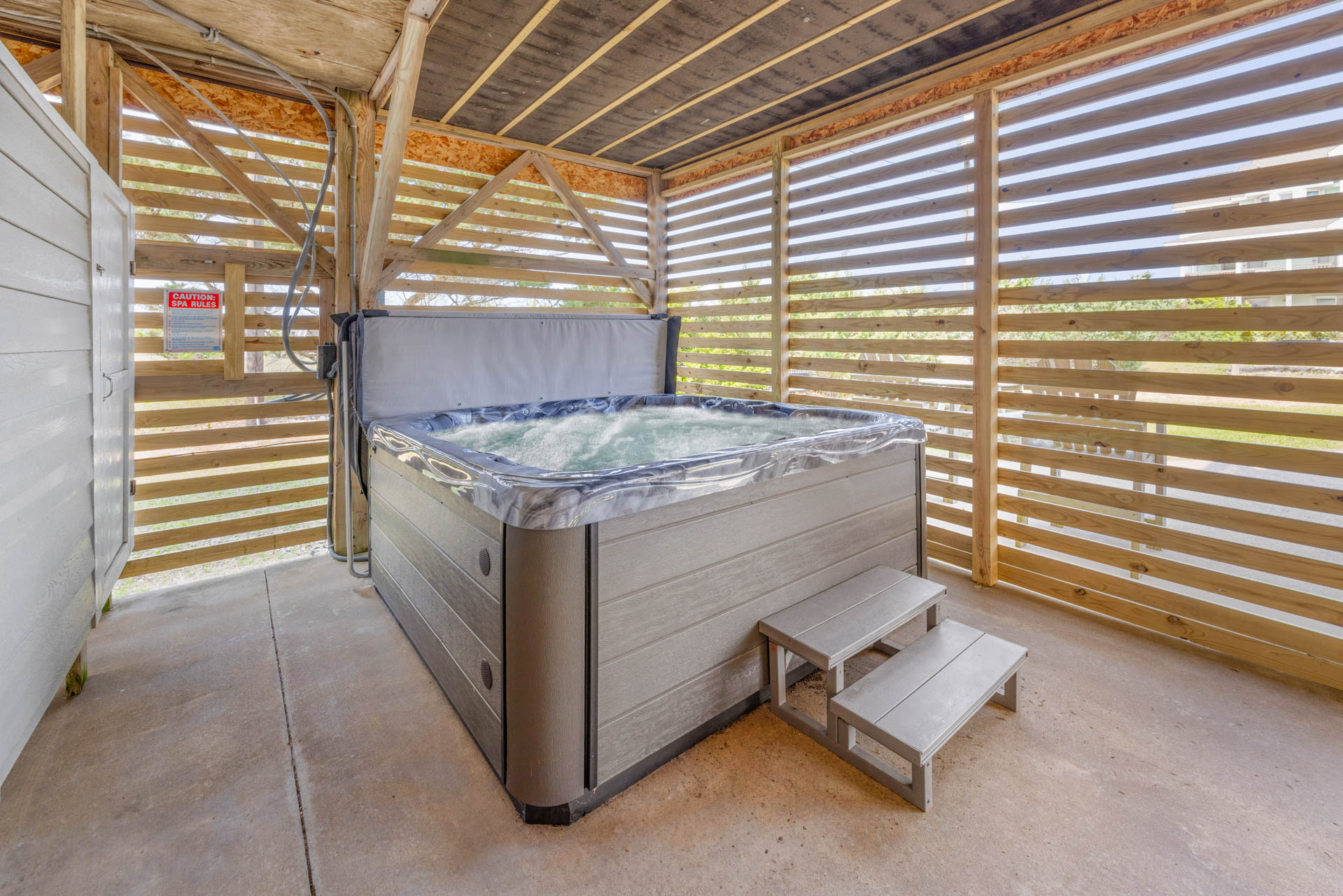 Surf Or Sound Realty 565 Whit's End Hot Tub