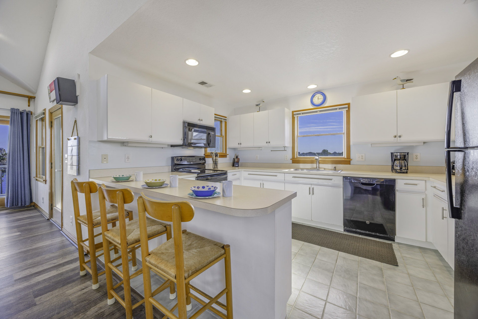 Surf Or Sound Realty 393 Sandfiddler Kitchen 4