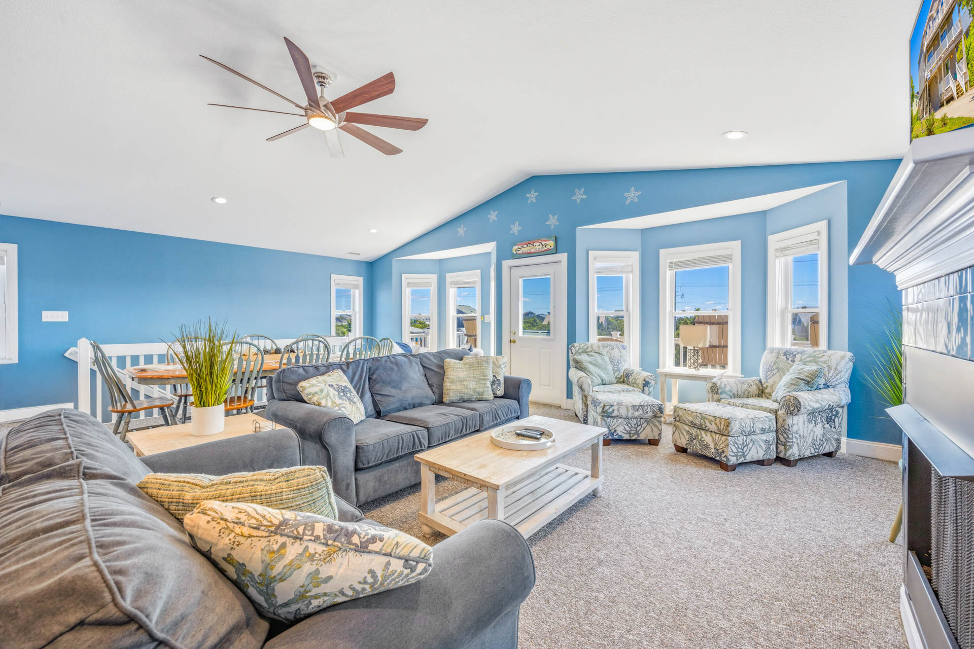 Surf Or Sound Realty 1249 Temptation Great Room 5
