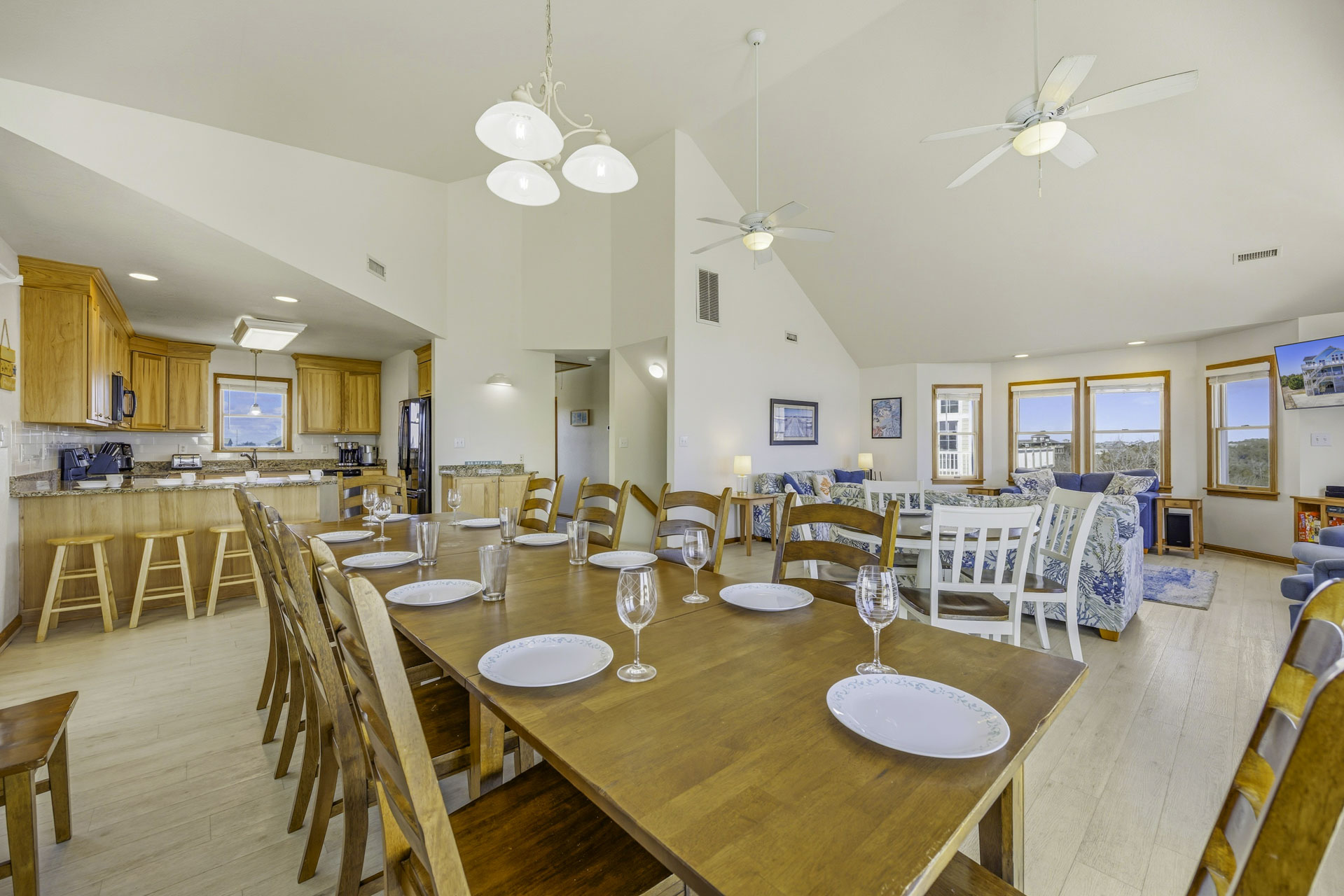 Surf Or Sound Realty 201 Blue Waves Dining Area 3