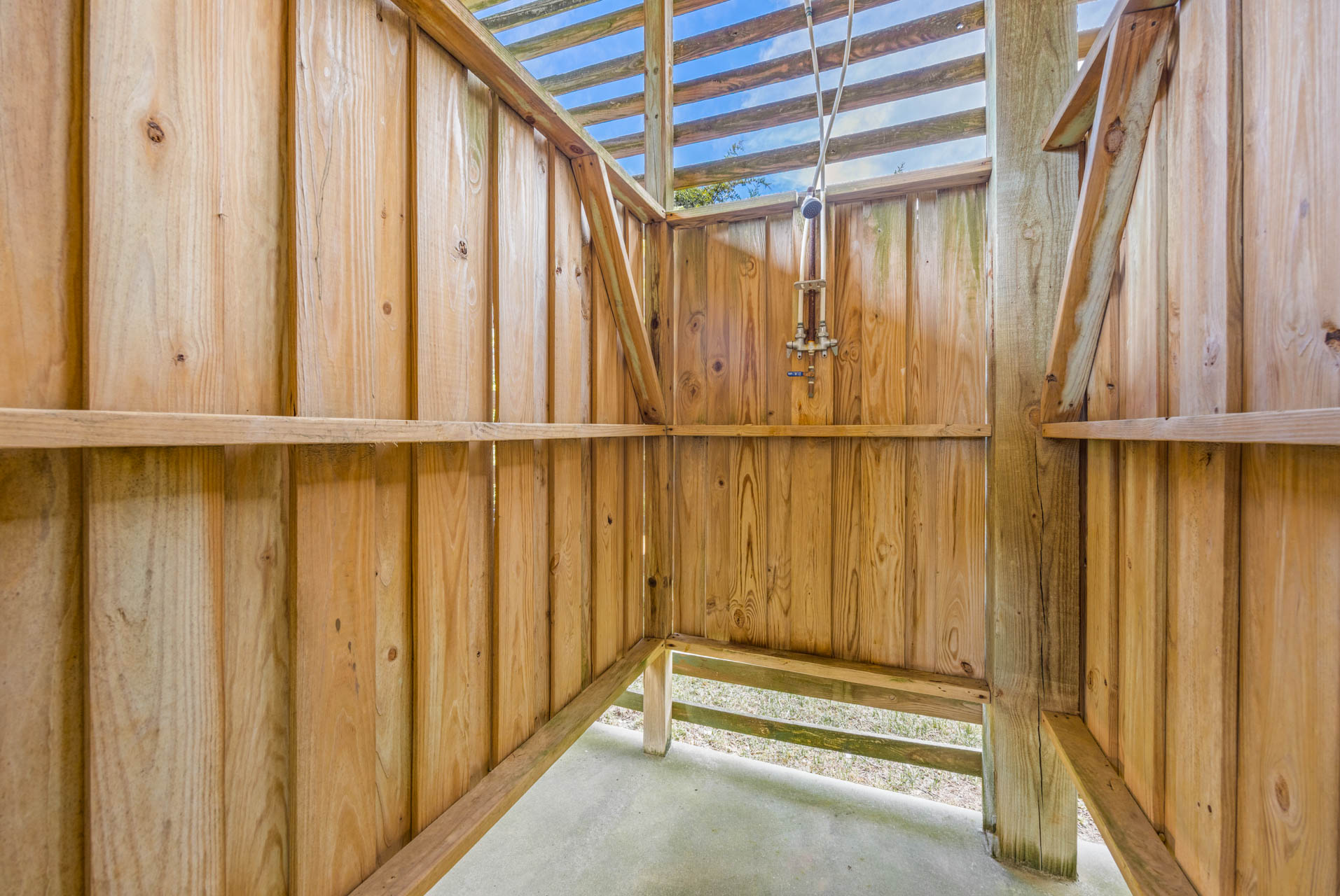 Surf Or Sound Realty 458 Waves Daze Outdoor Shower