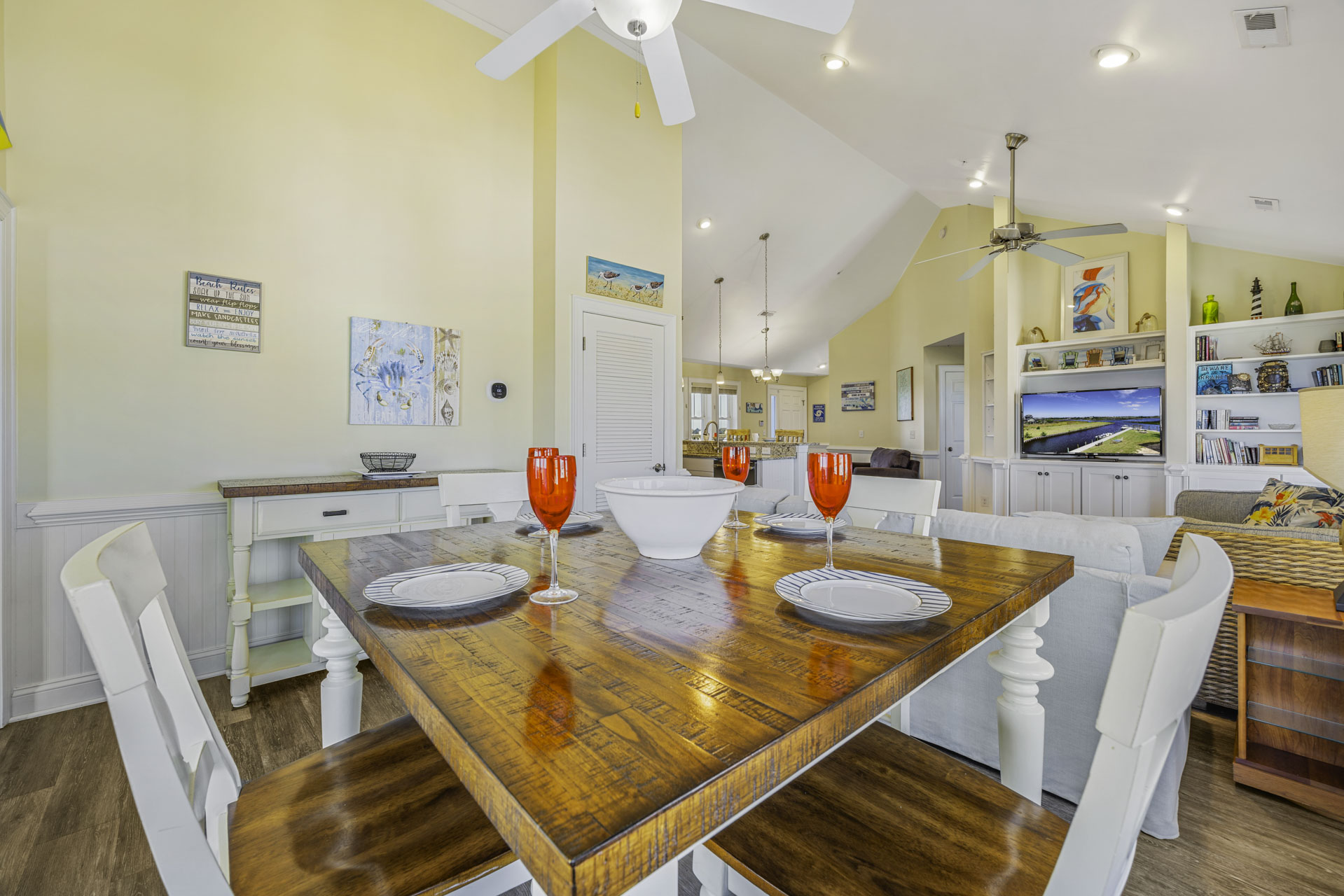 Surf Or Sound Realty 1104 Bay Dream Believer Dining Area 2