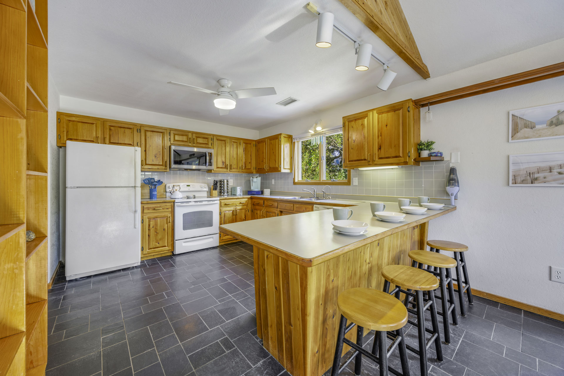 Surf Or Sound Realty 1242 Our Happy Place Kitchen 2