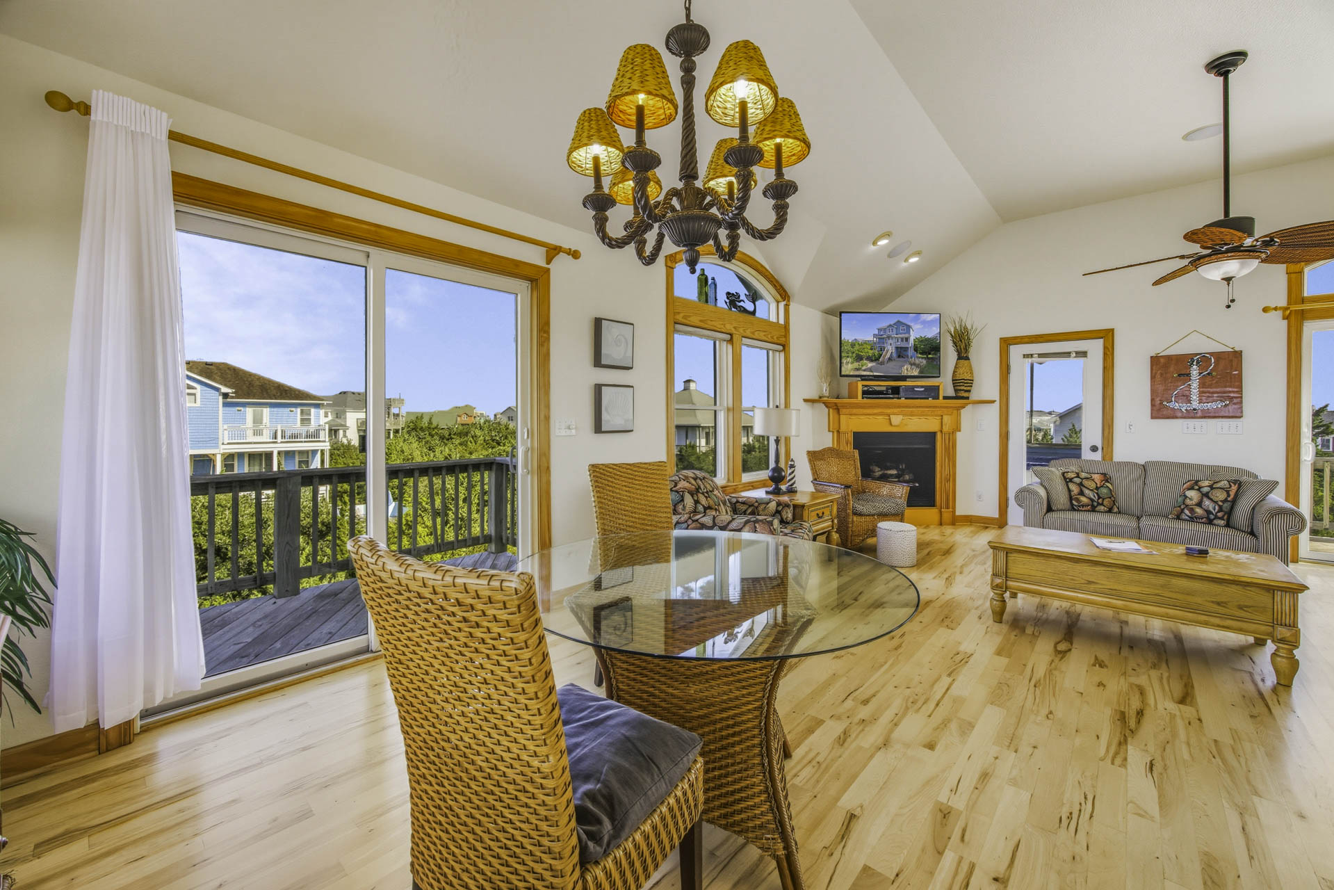 Surf Or Sound Realty 451 Five Fathoms Great Room 3