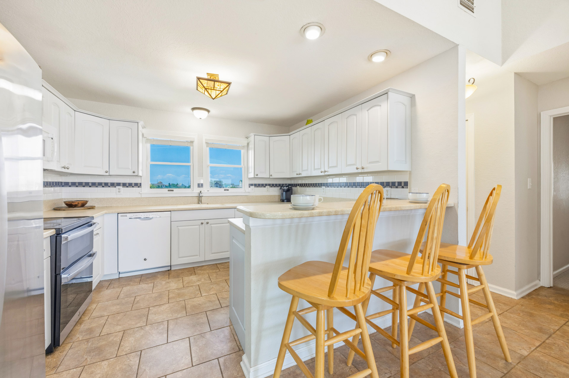 Surf Or Sound Realty 868 Forever Sunshine Kitchen 1