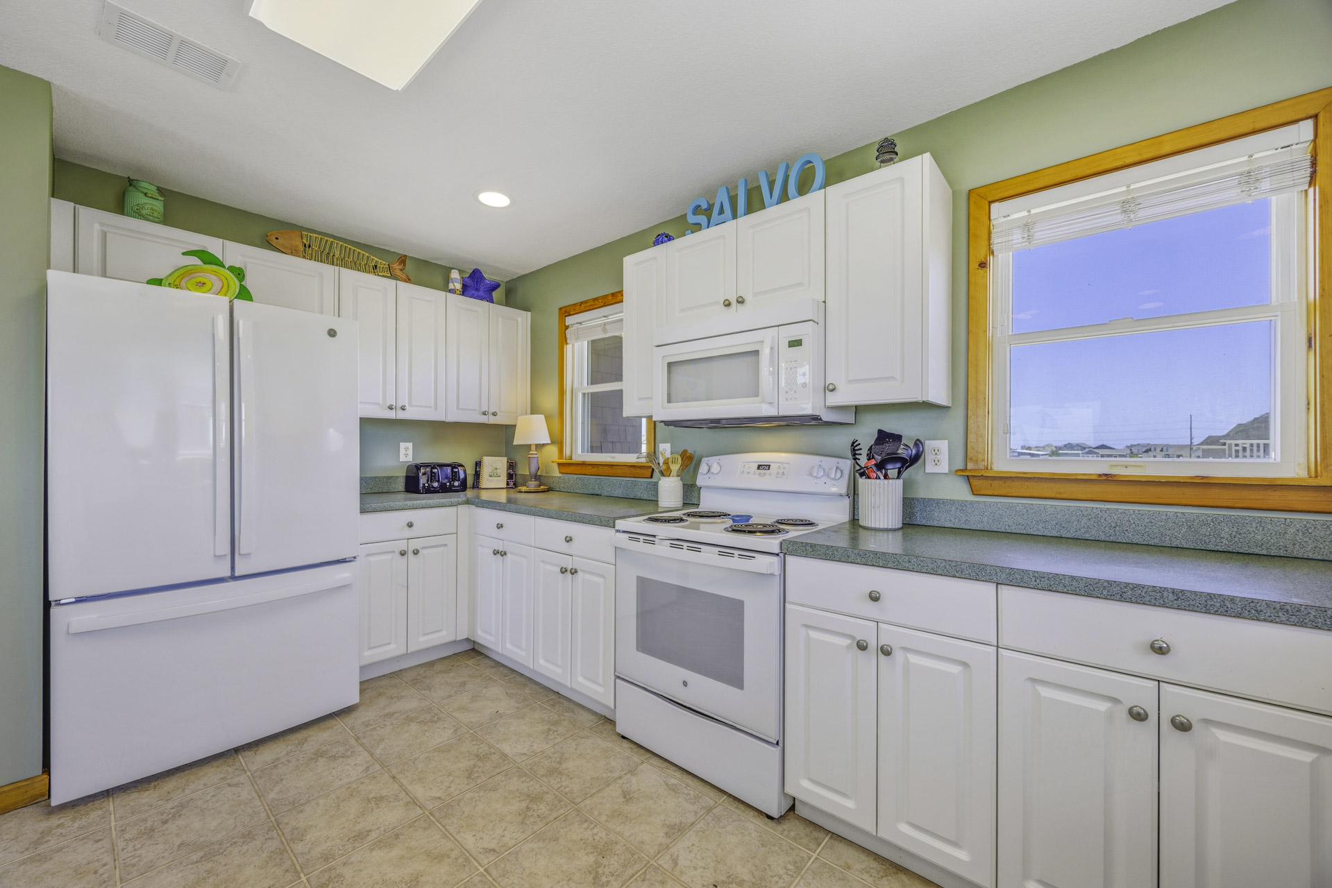 Surf Or Sound Realty 339 Salvo Sunsets Kitchen 4
