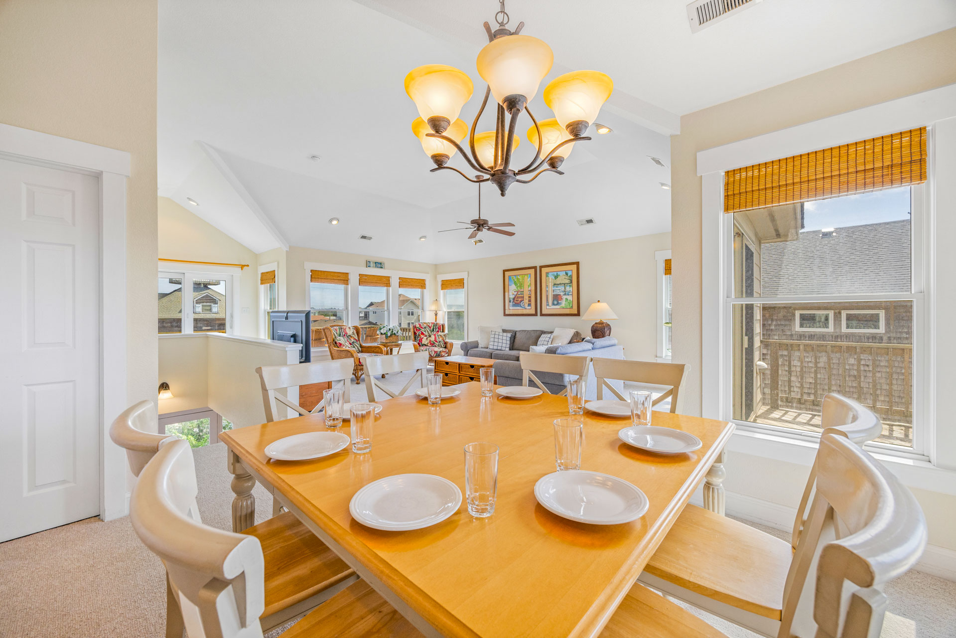 Surf Or Sound Realty 458 Waves Daze Dining Area 3