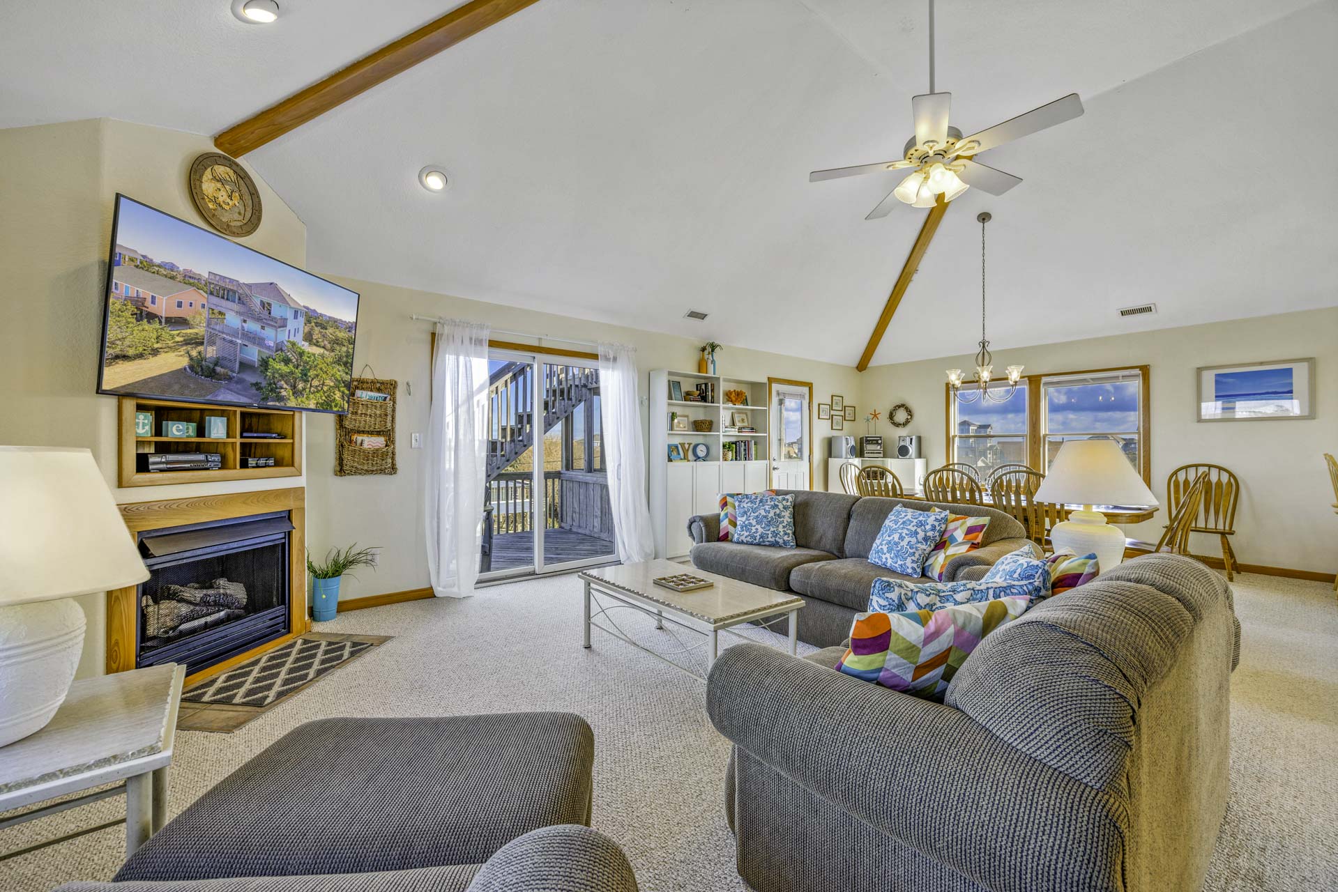 Surf Or Sound Realty 273 Salvo Vera Great Room 1