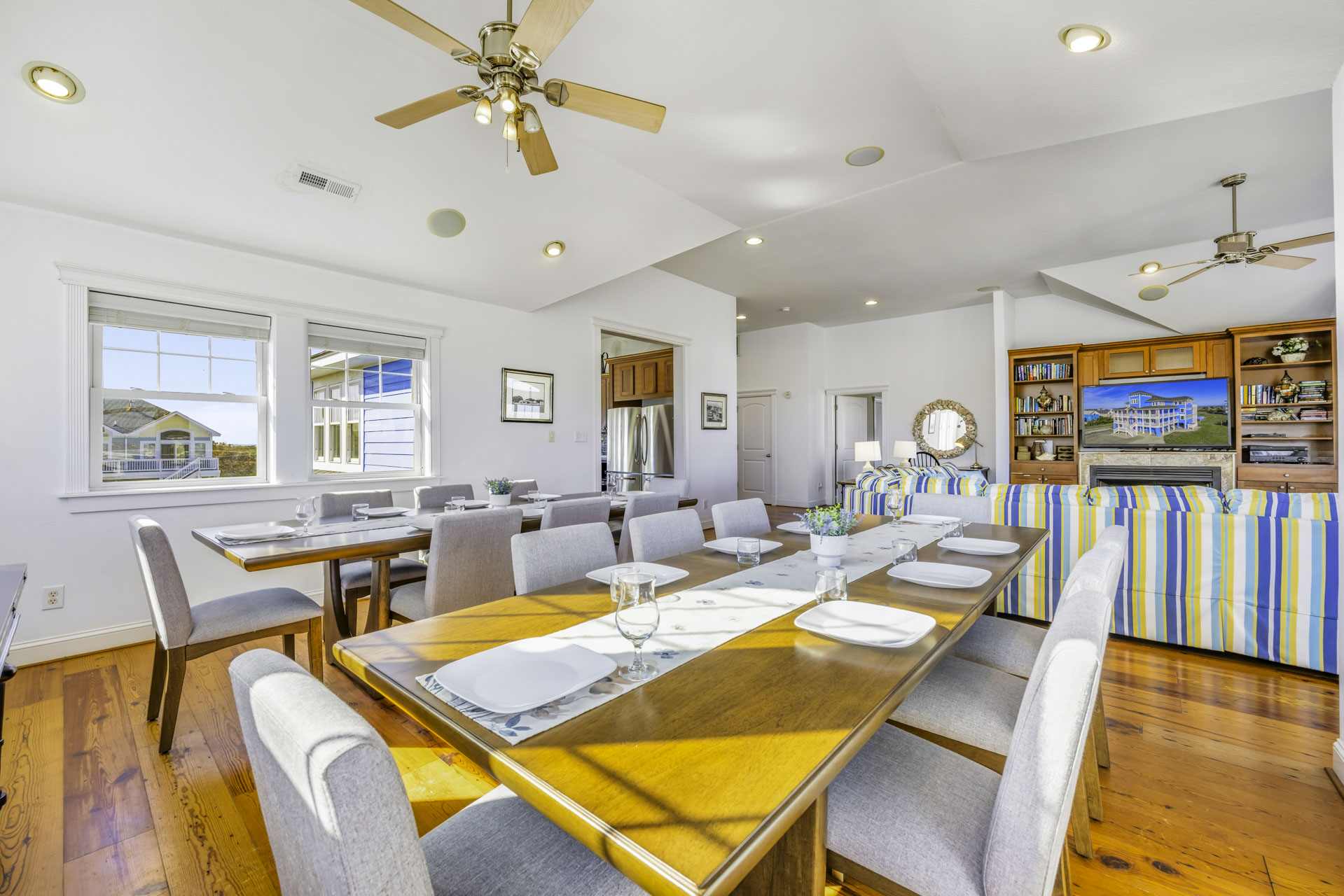 Surf Or Sound Realty 564 High Seas Dining Area 5