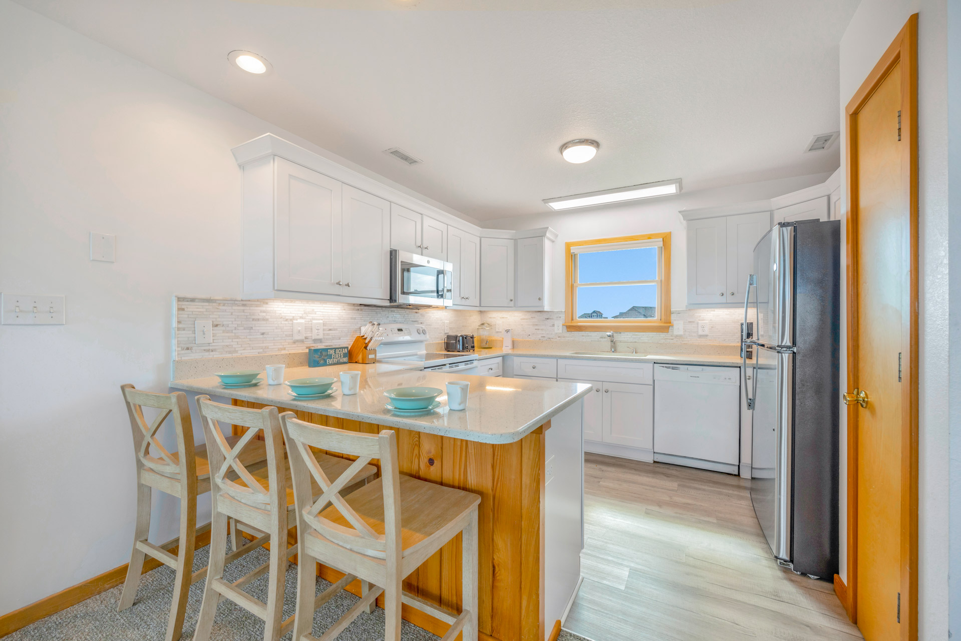 Surf Or Sound Realty 191 Windsurfer Kitchen 1
