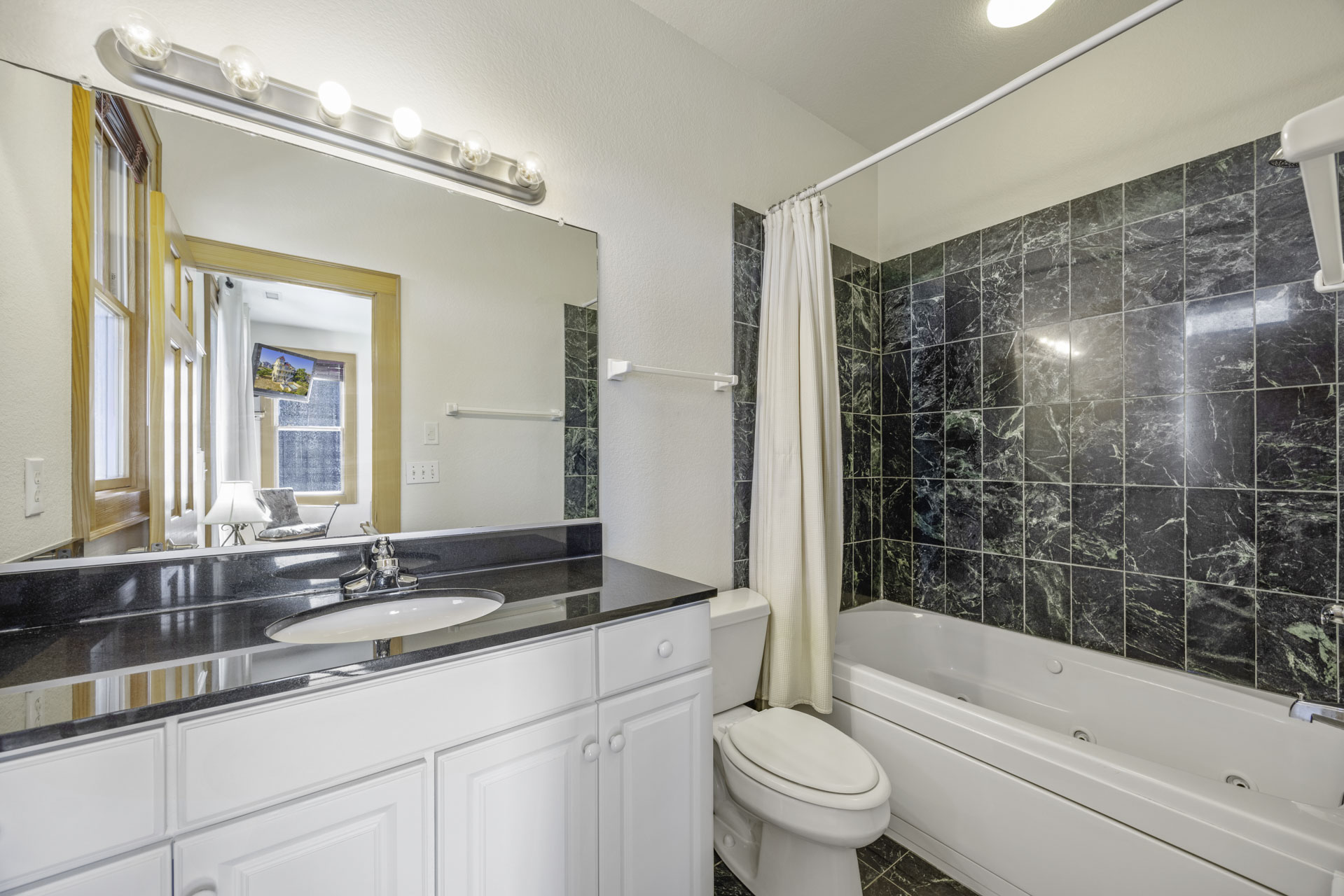 Surf Or Sound Realty 528 Hatteras Seaduction Bedroom 2 3