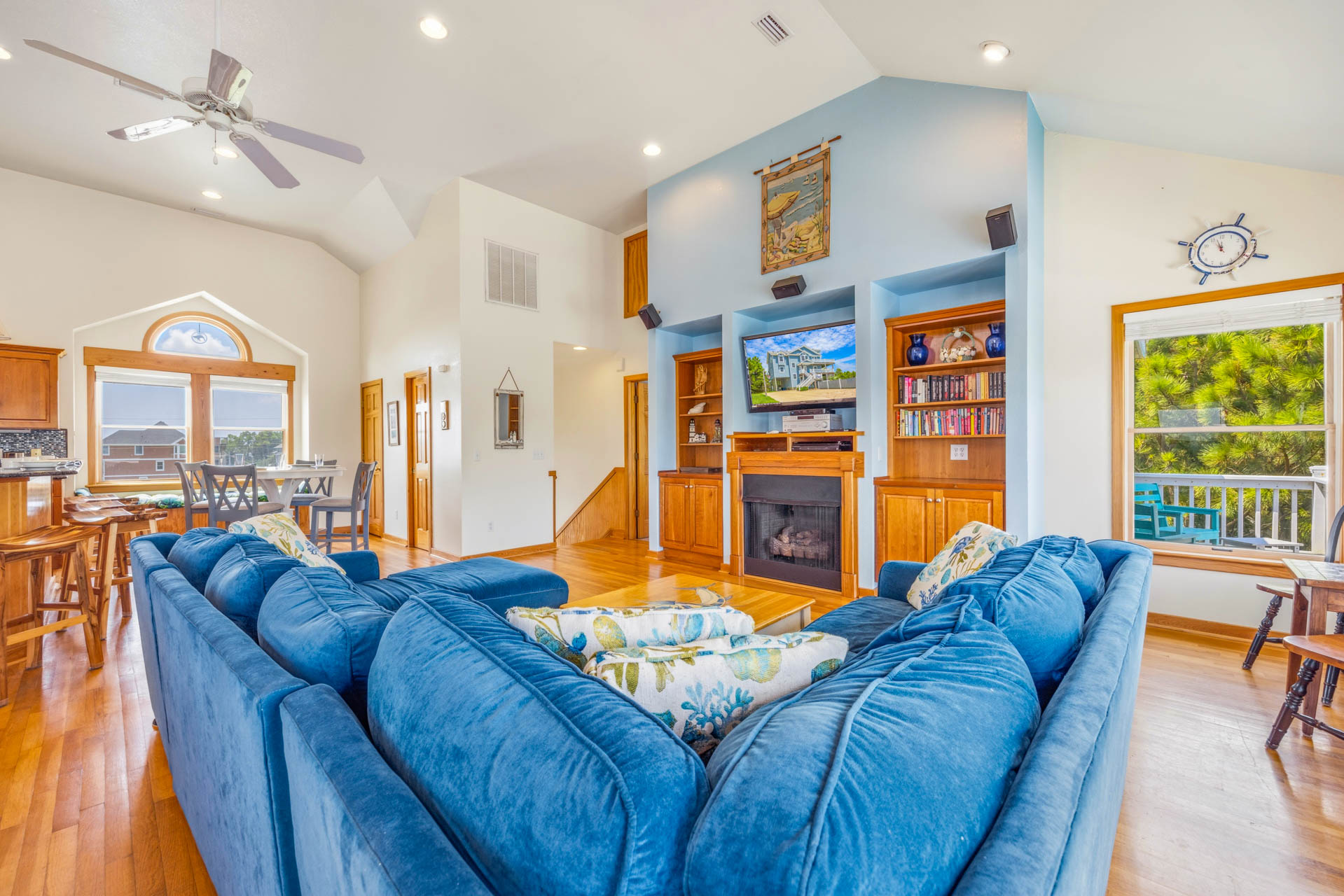 Surf Or Sound Realty 1259 The Annapolitan Great Room 1