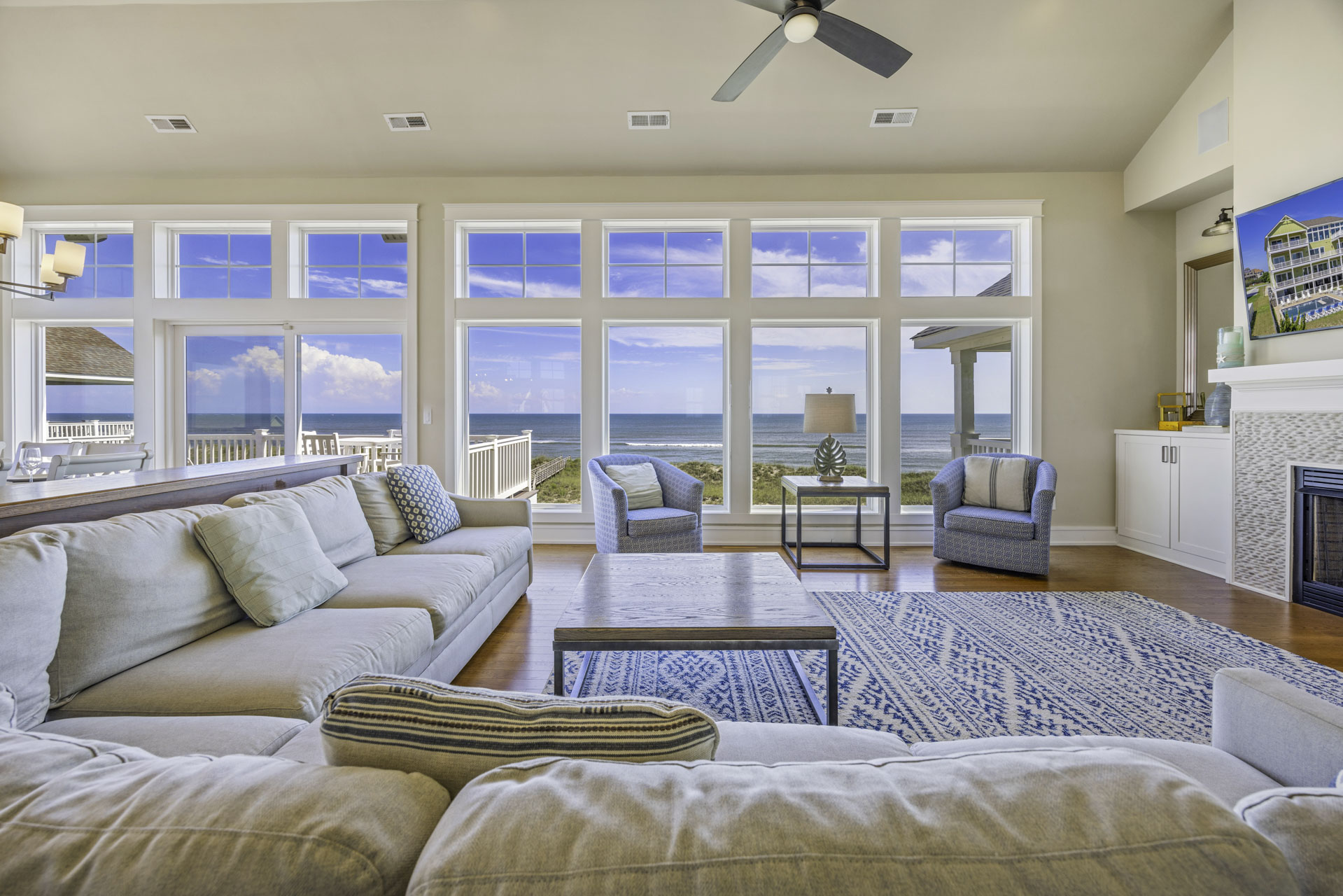 Surf Or Sound Realty 836 Hatteras Grander Great Room 3