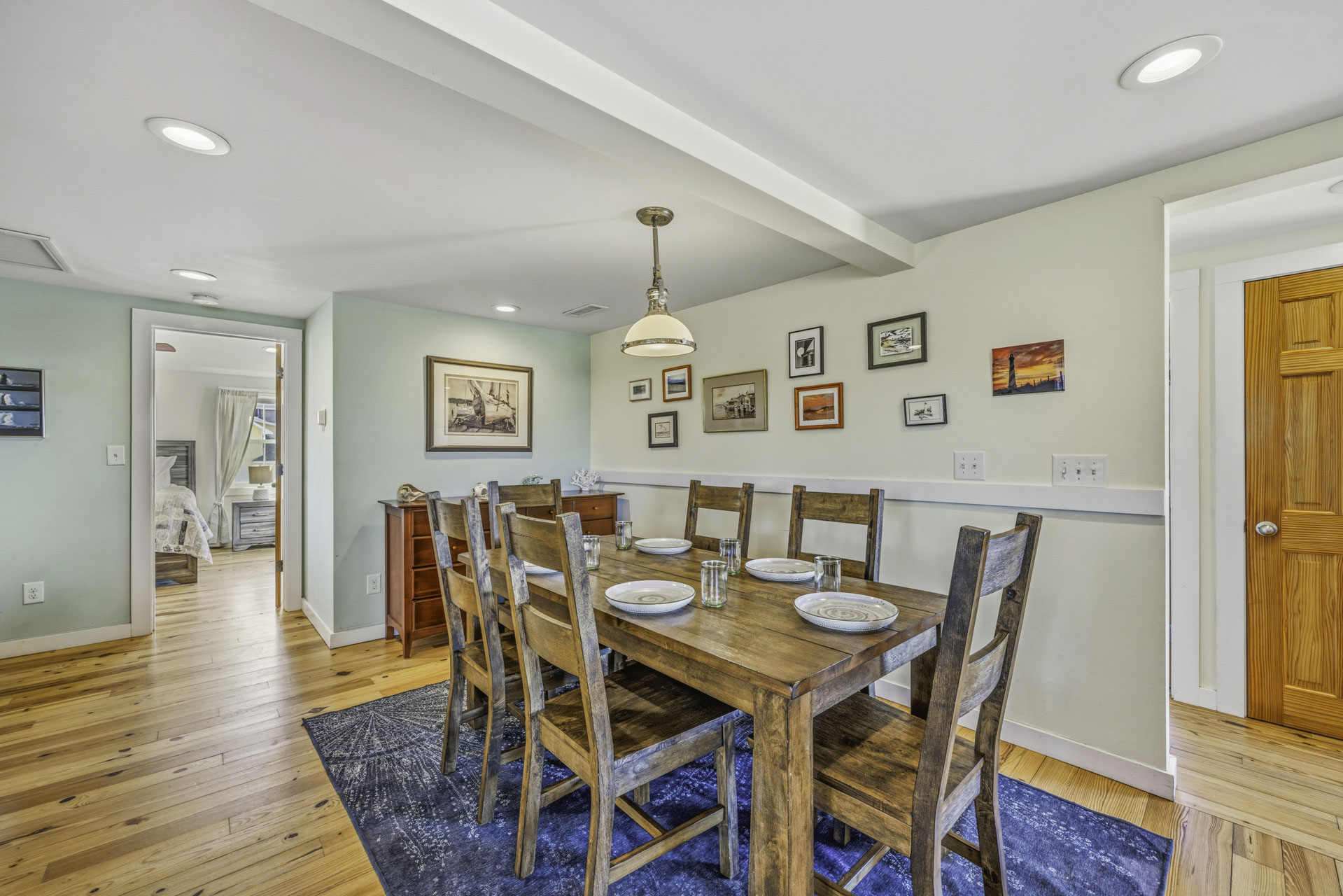 Surf Or Sound Realty 940 Bubba's Last Resort Dining Area 2