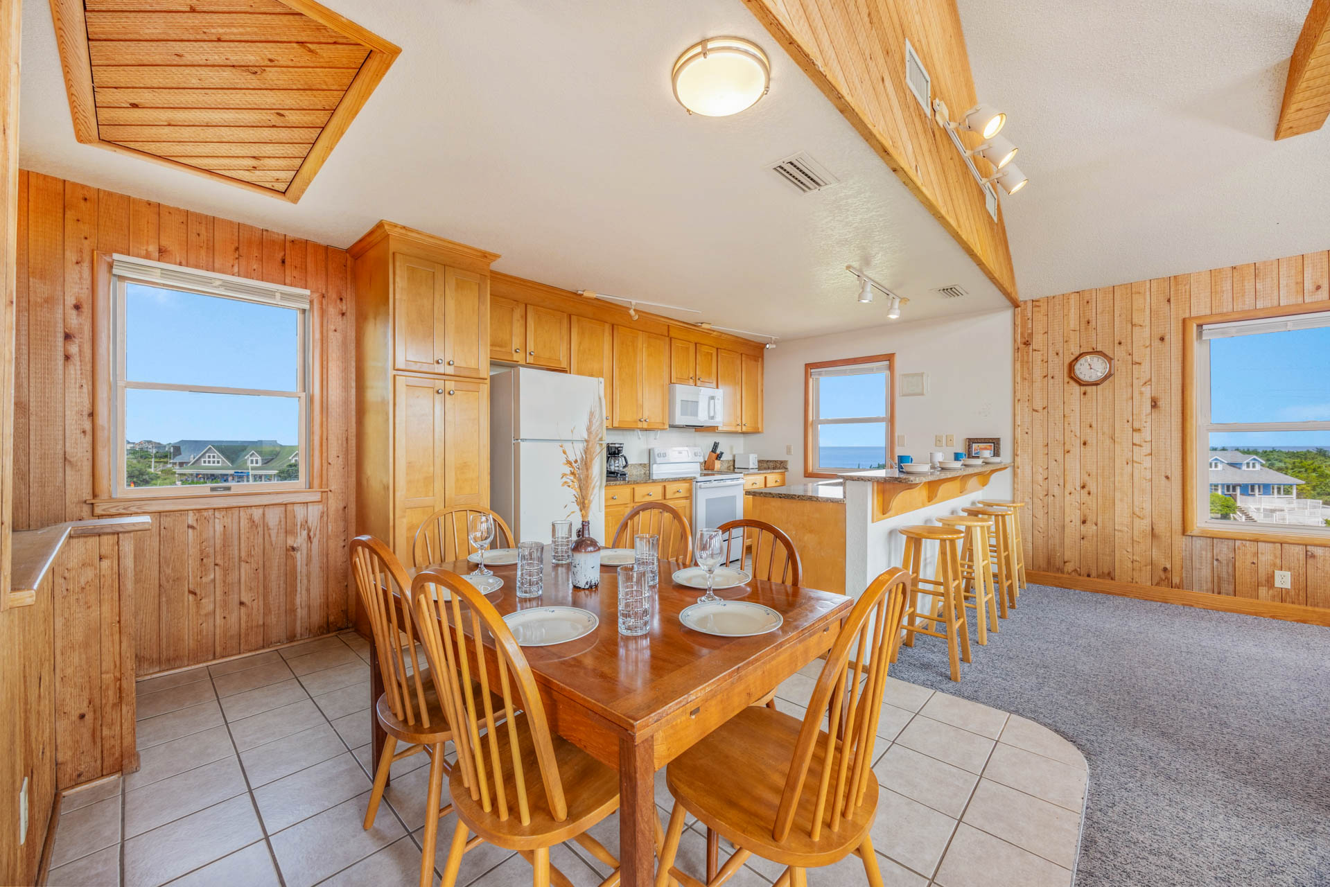 Surf Or Sound Realty 33 Sand Flea Dining Area 1