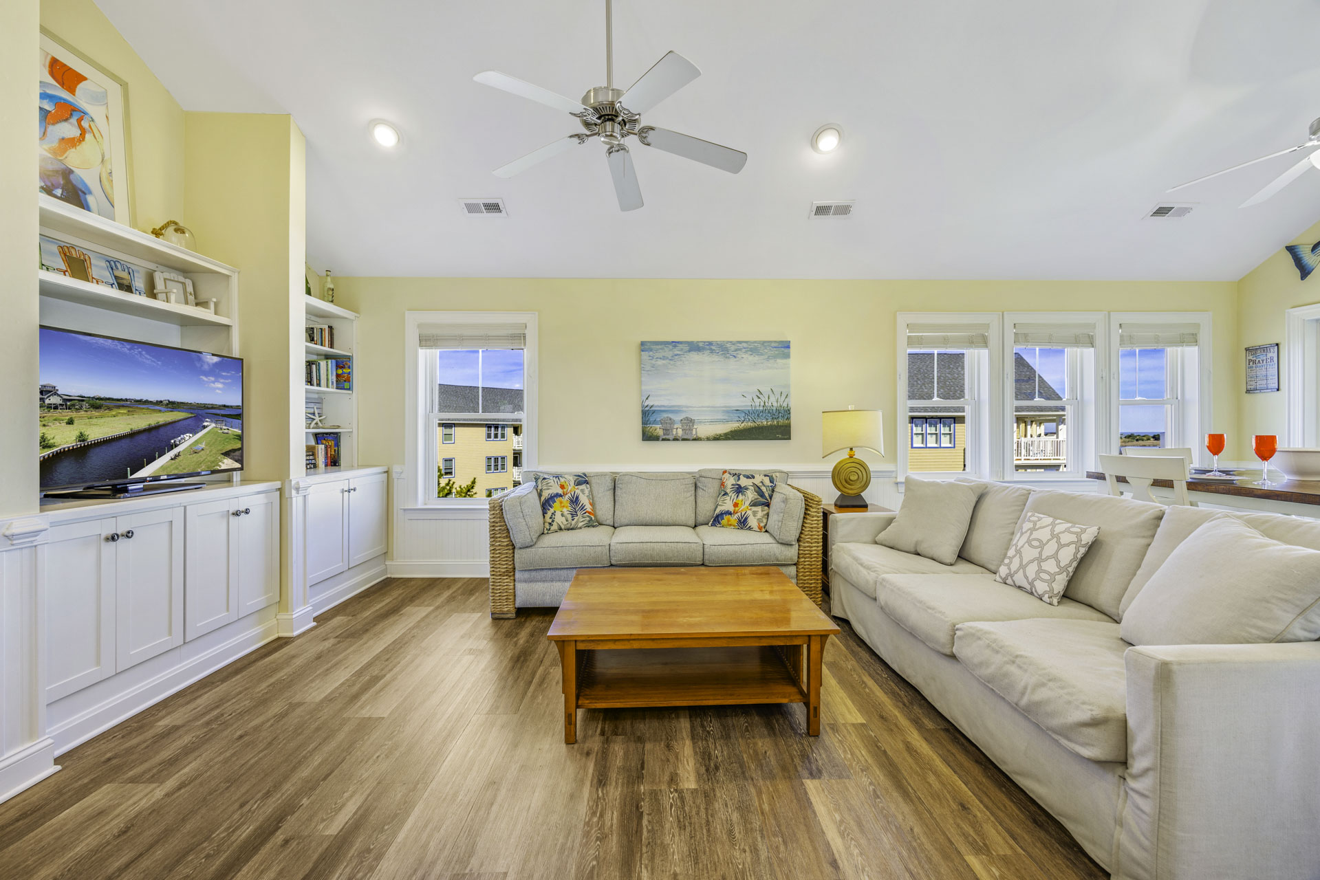 Surf Or Sound Realty 1104 Bay Dream Believer Great Room 3