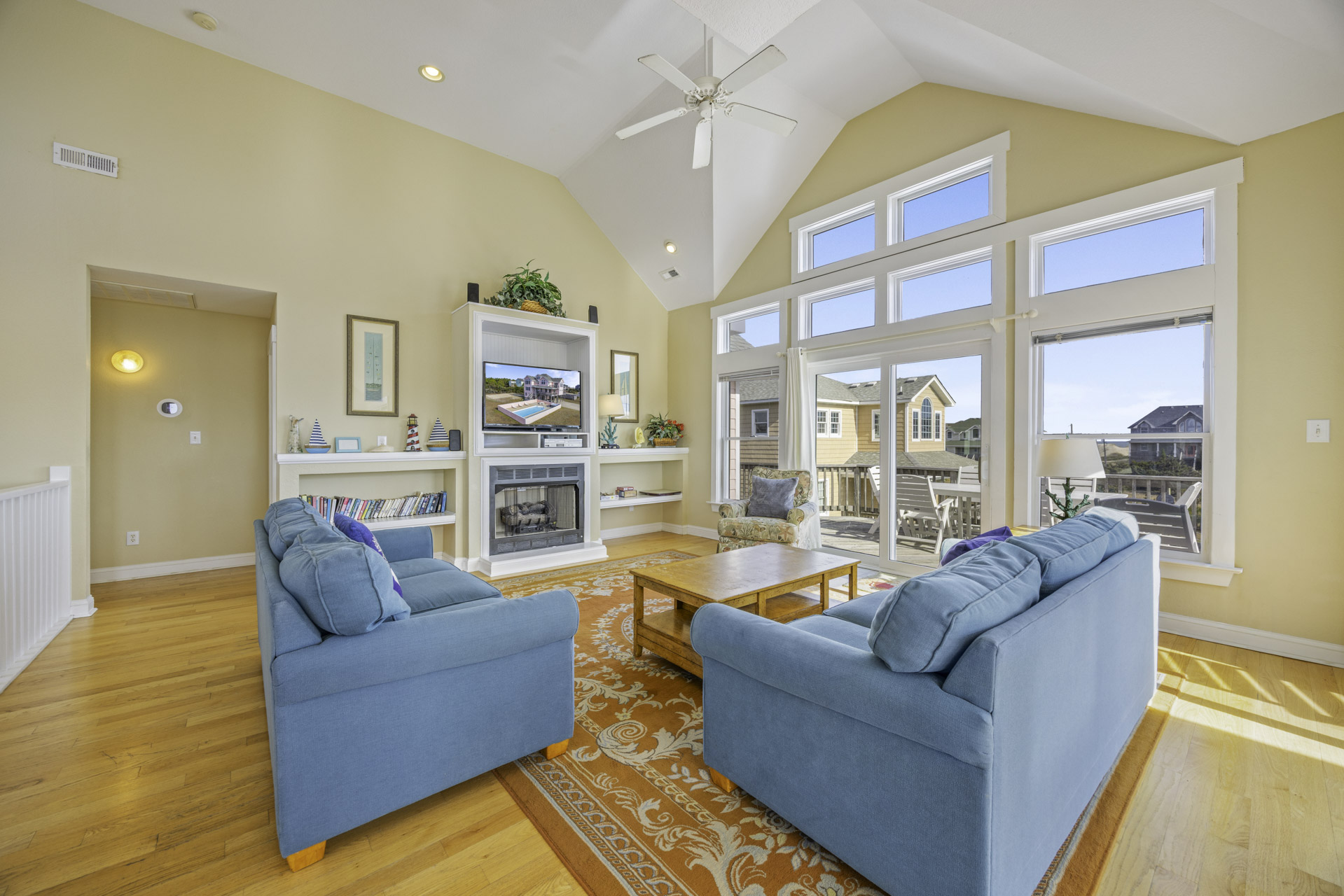 Surf Or Sound Realty 264 Splish Splash Great Room 4