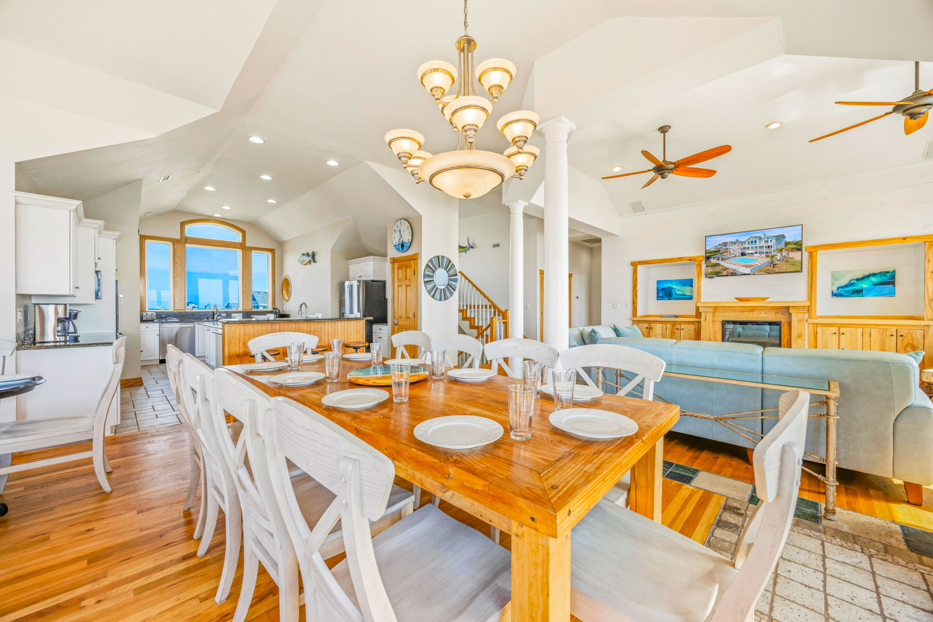 Surf Or Sound Realty 1126 Splash Landing Dining Area 3
