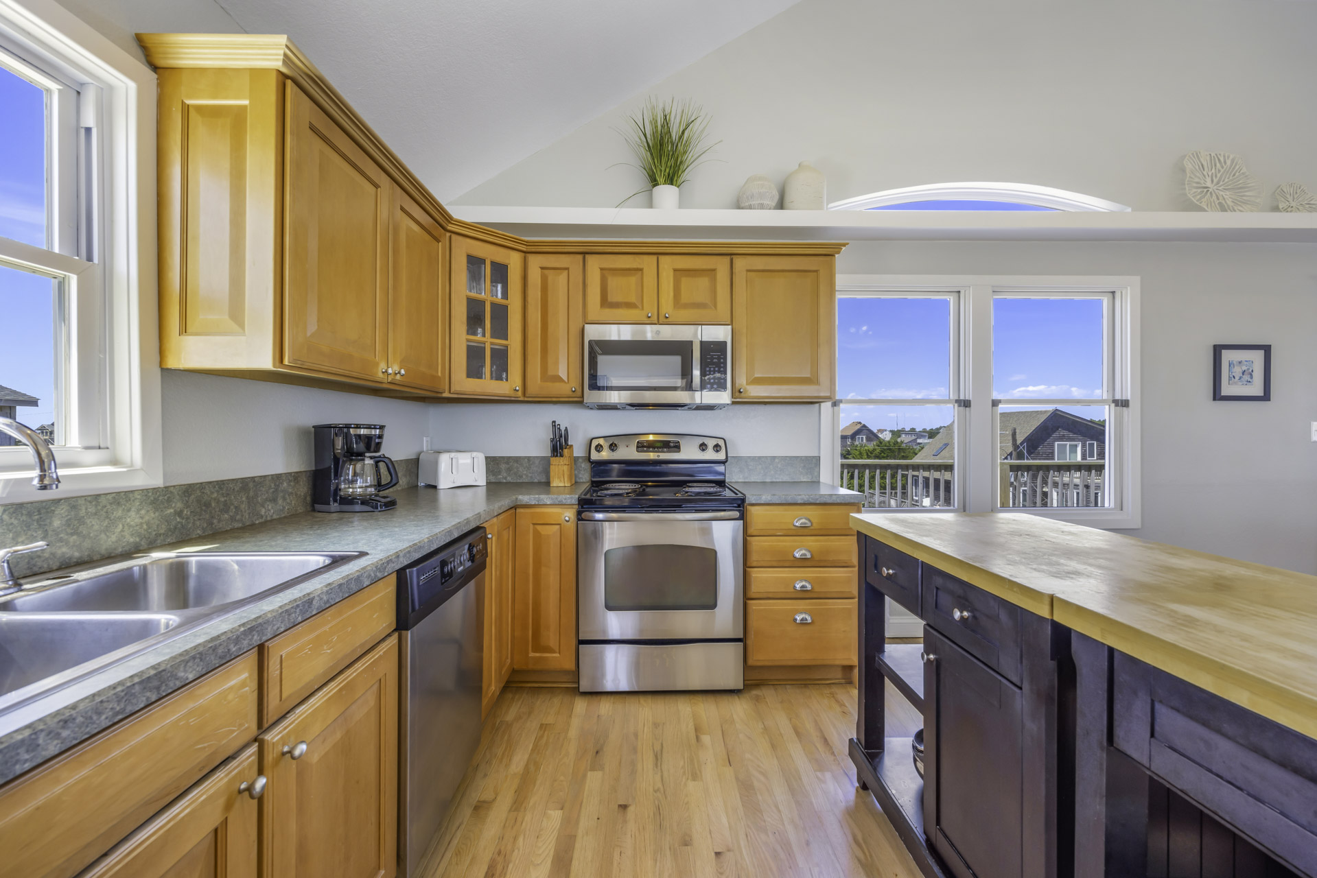 Surf Or Sound Realty 743 Champagne Views Kitchen 3