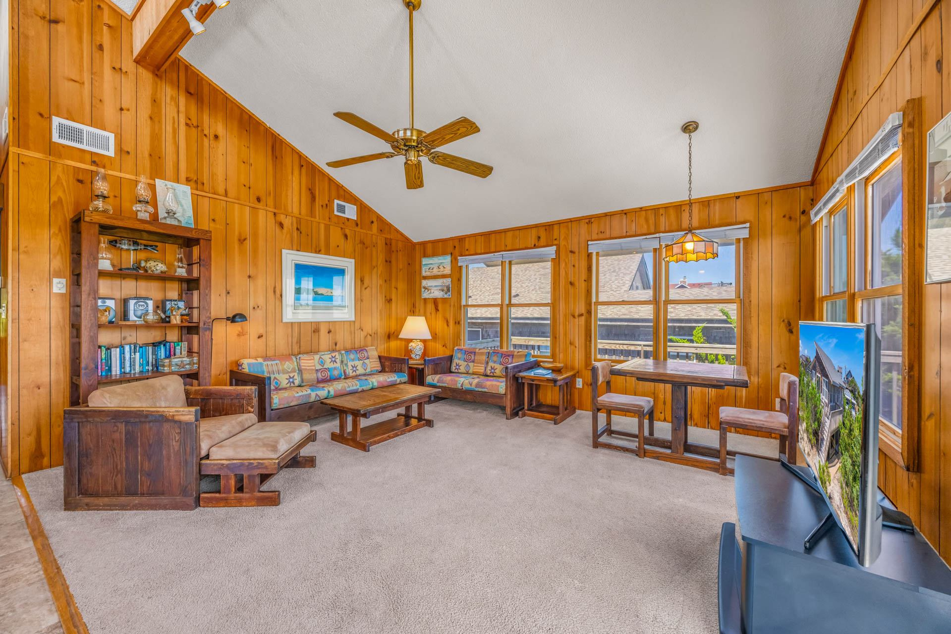 Surf Or Sound Realty 134 Aquarius Great Room 1