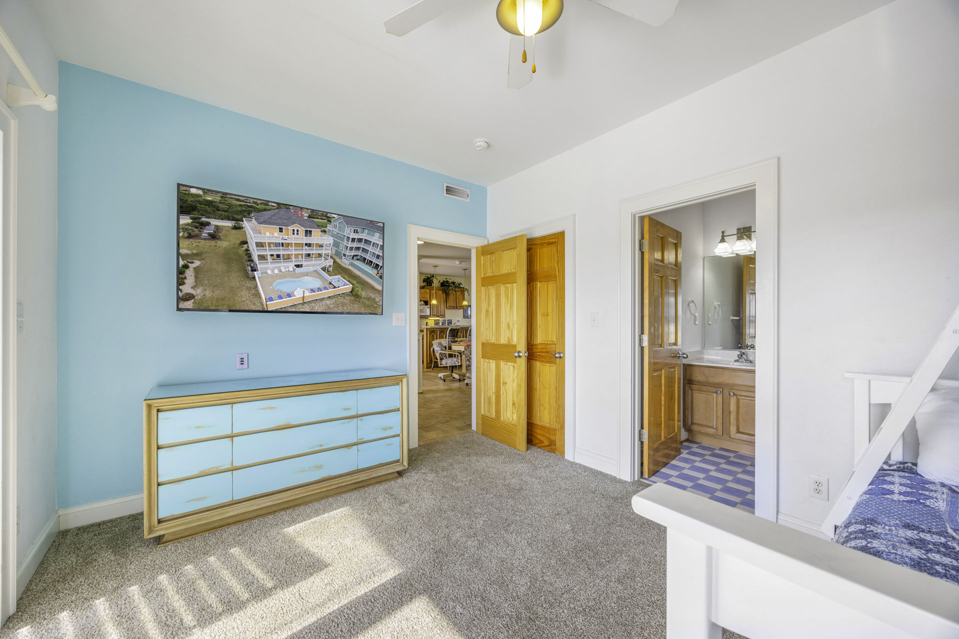 Surf Or Sound Realty 499 Jamaican Me Happy Bedroom 6 2