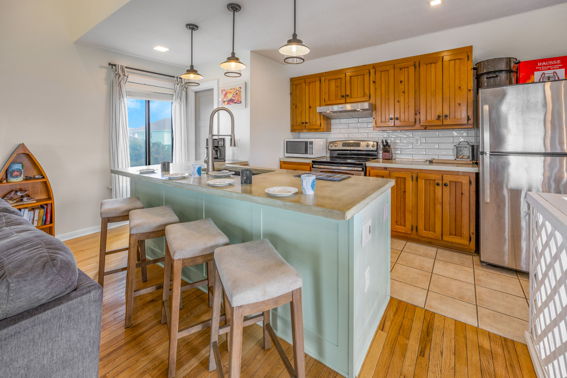 Surf Or Sound Realty 960 Osprey Kitchen 1