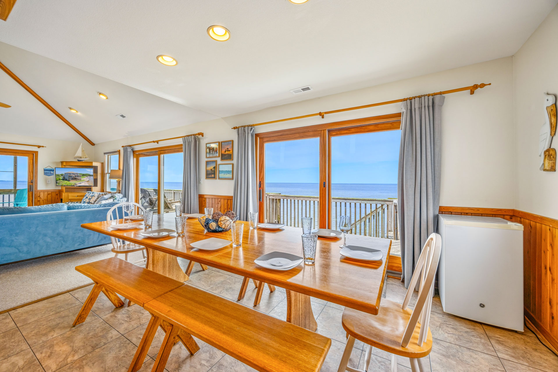 Surf Or Sound Realty 165 Against The Wind Dining Area 4