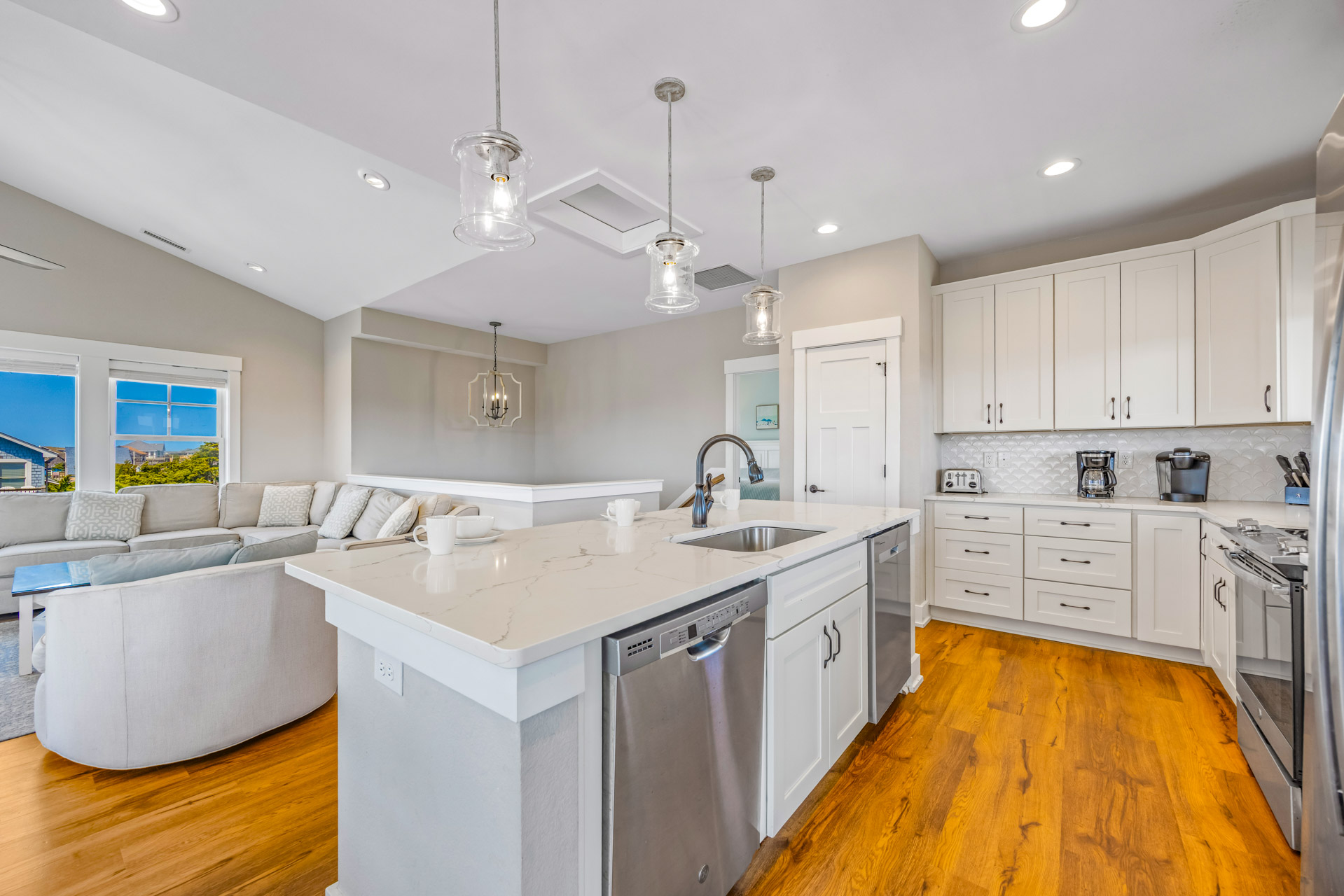 Surf Or Sound Realty 884 Starfish Story Kitchen 5
