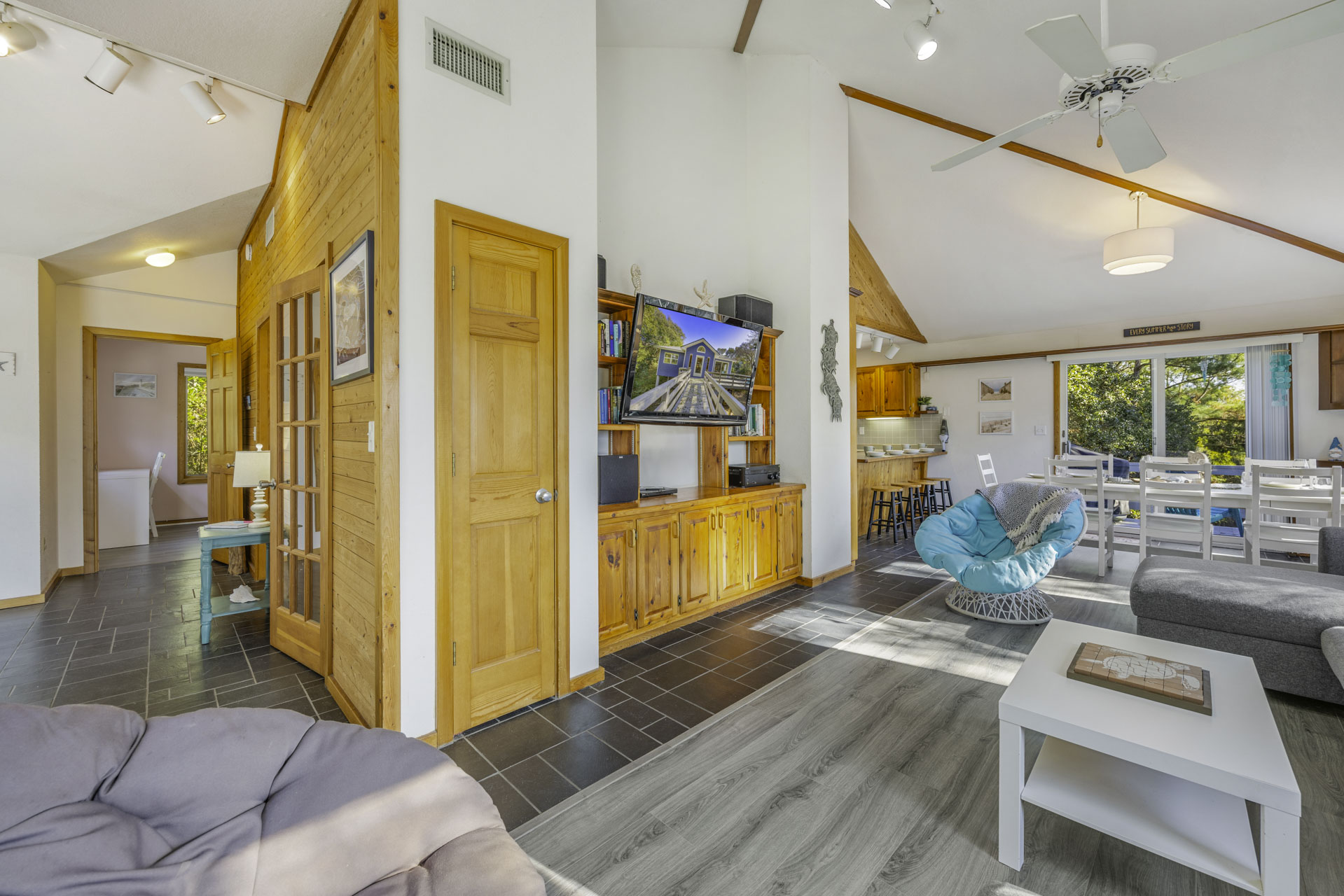 Surf Or Sound Realty 1242 Our Happy Place Great Room 1