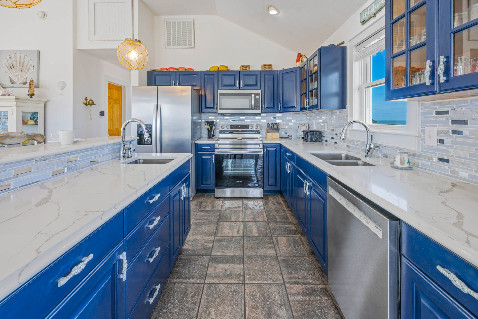 Surf Or Sound Realty 504 Sunny Shores Kitchen 1