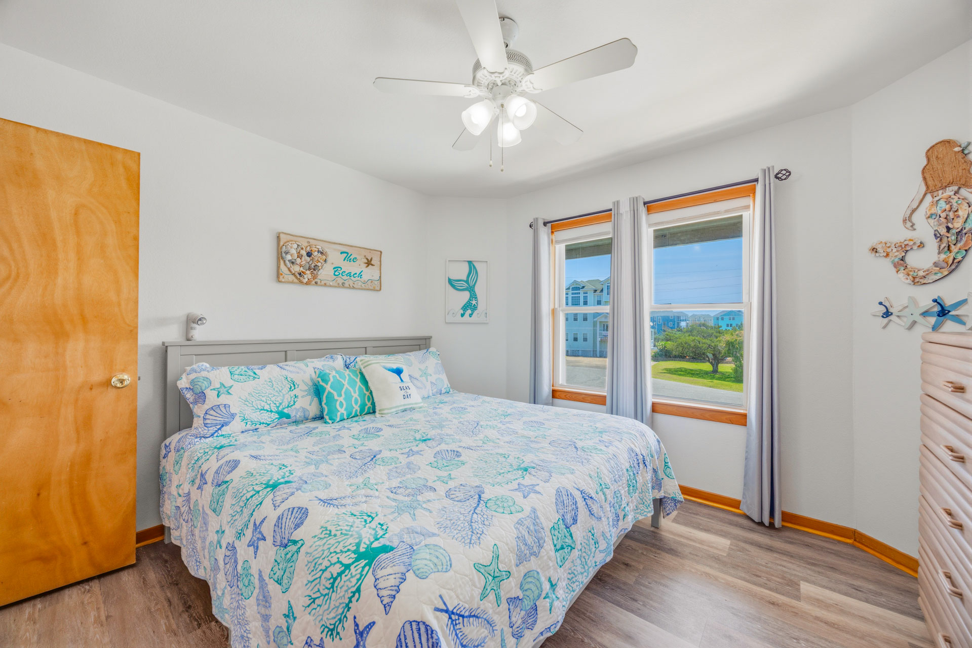 Surf Or Sound Realty 947 Creative Image Bedroom 1 2