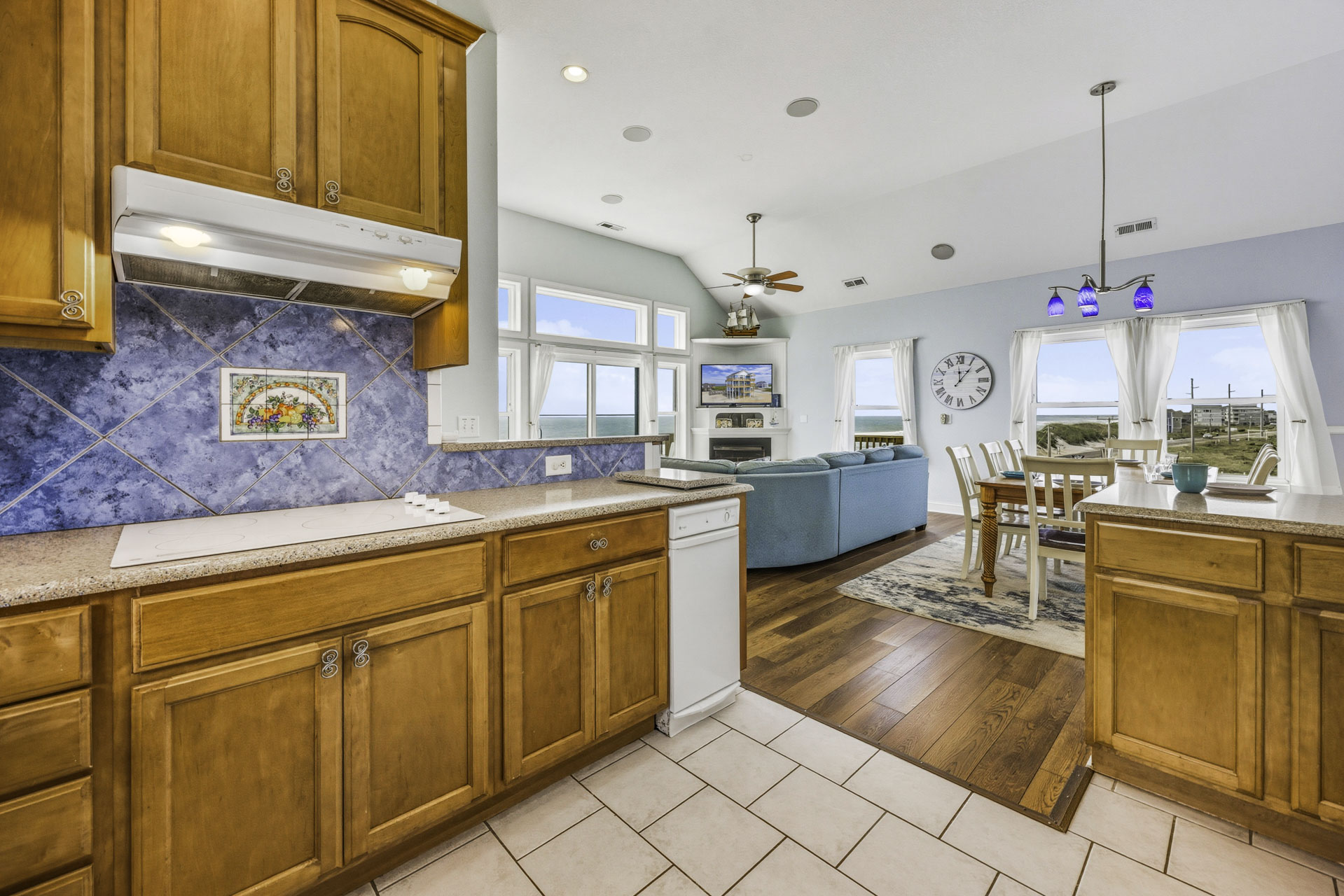 Surf Or Sound Realty 1070 Hatteras Comfort Kitchen 3