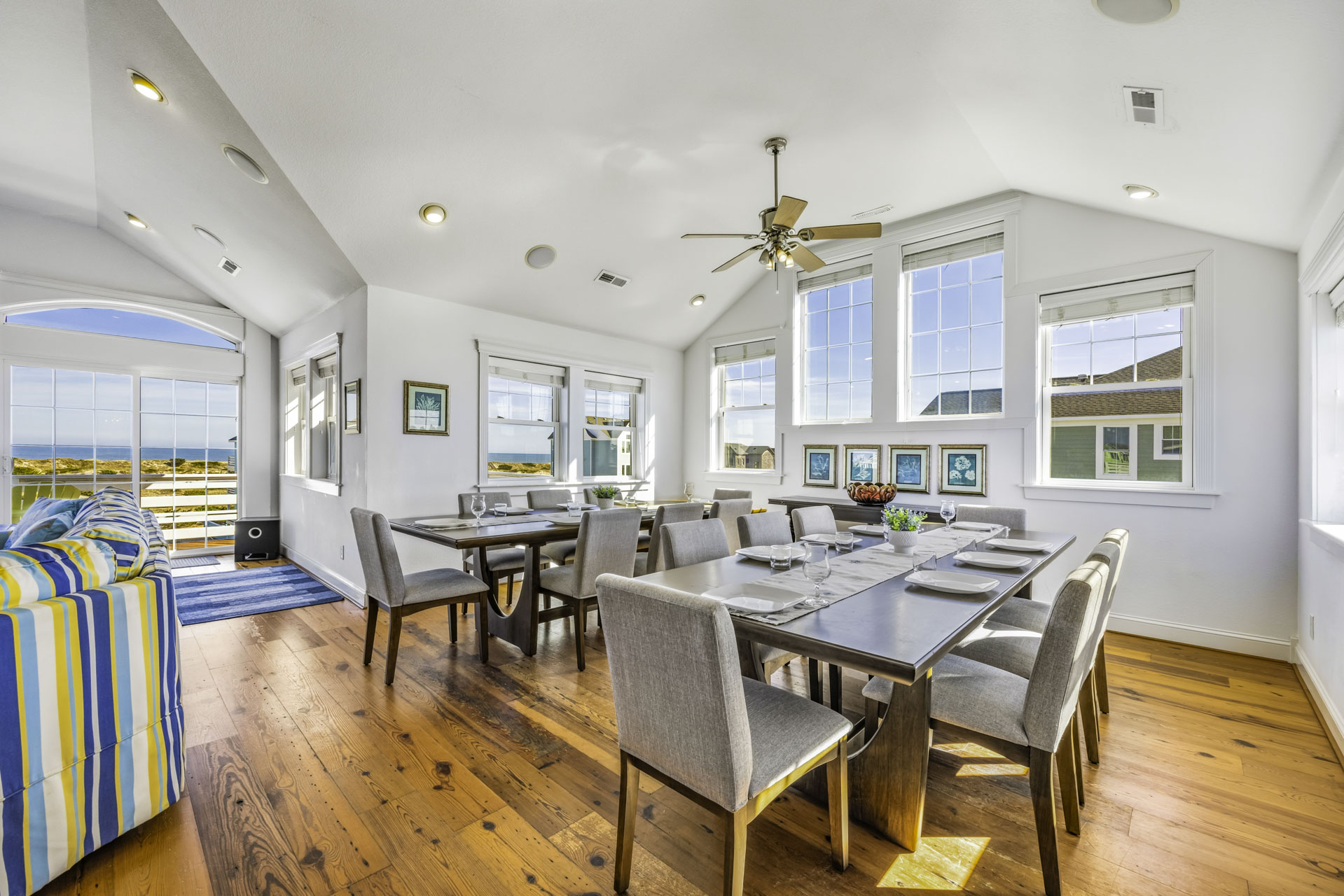 Surf Or Sound Realty 564 High Seas Dining Area 1