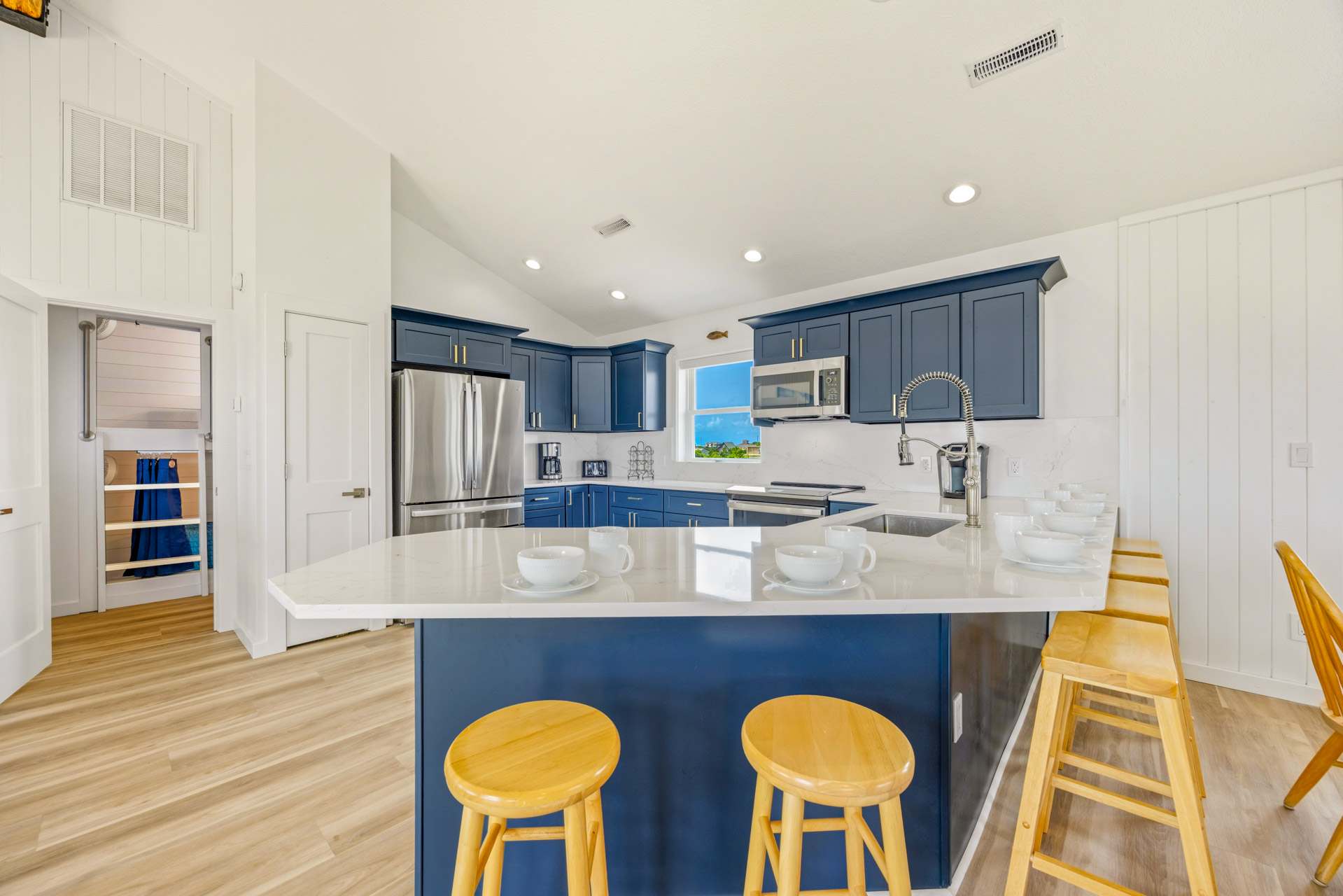 Surf Or Sound Realty 1245 Blue Wahoo Kitchen 2