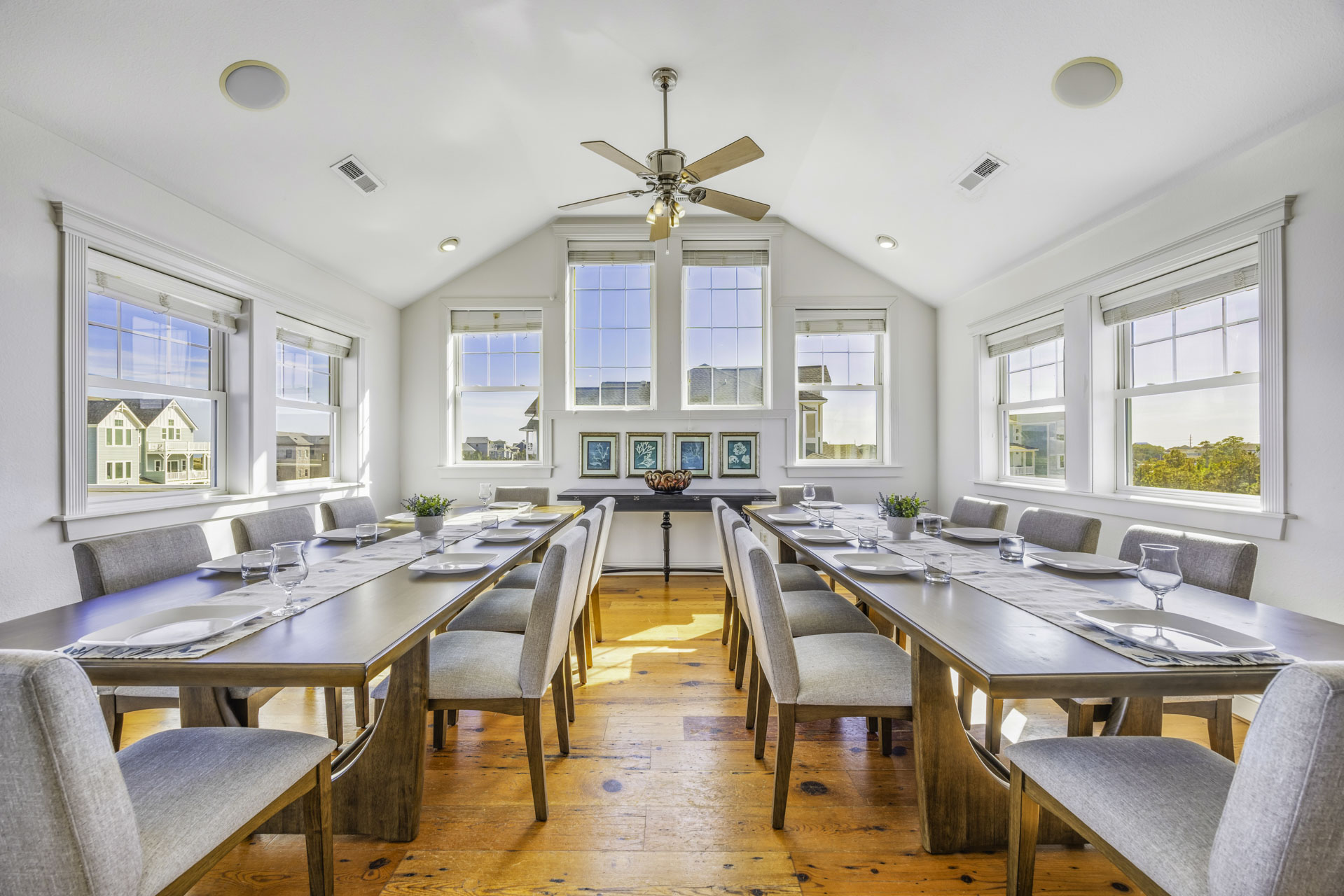 Surf Or Sound Realty 564 High Seas Dining Area 3