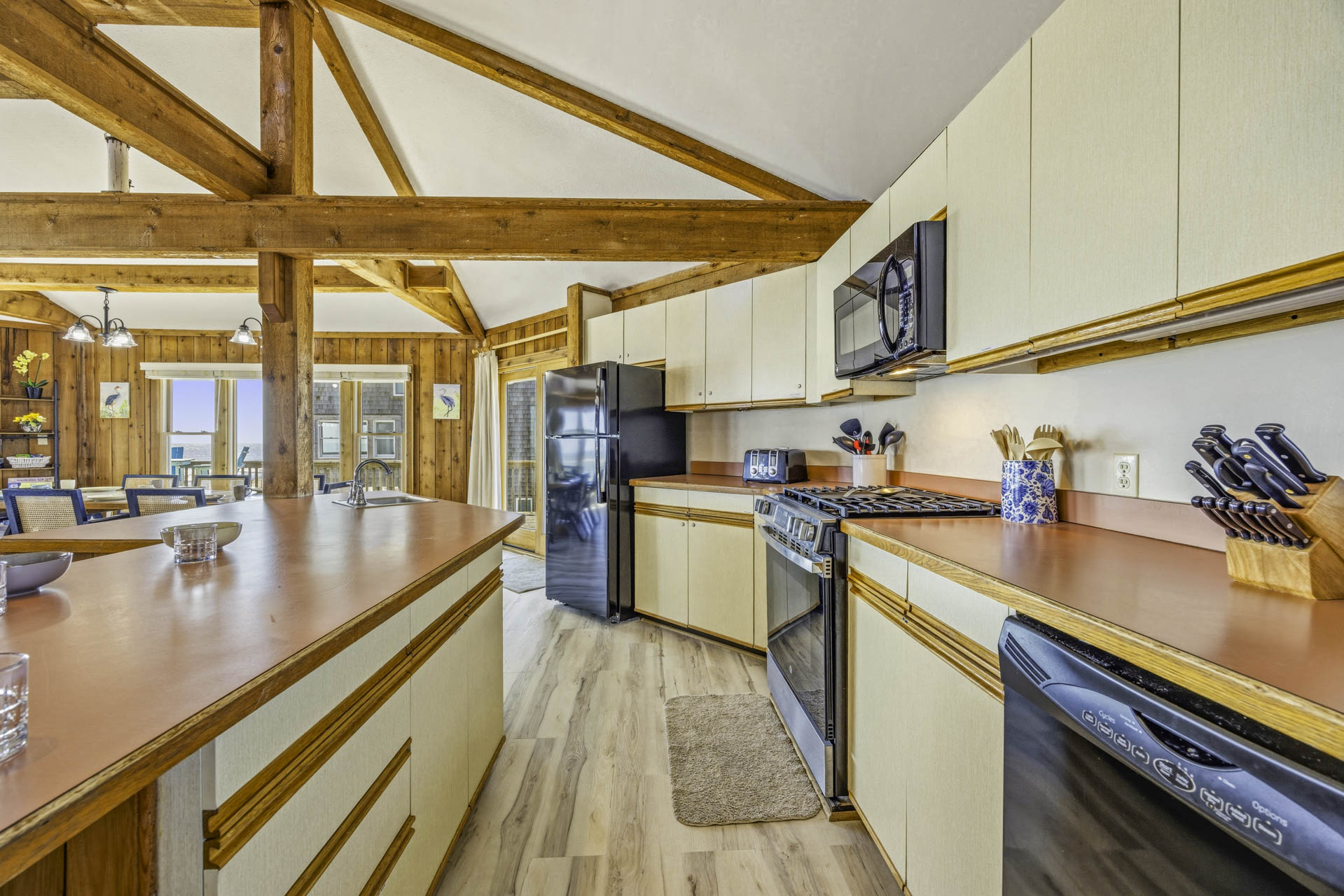 Surf Or Sound Realty 1222 Beachfront Bliss Kitchen 4