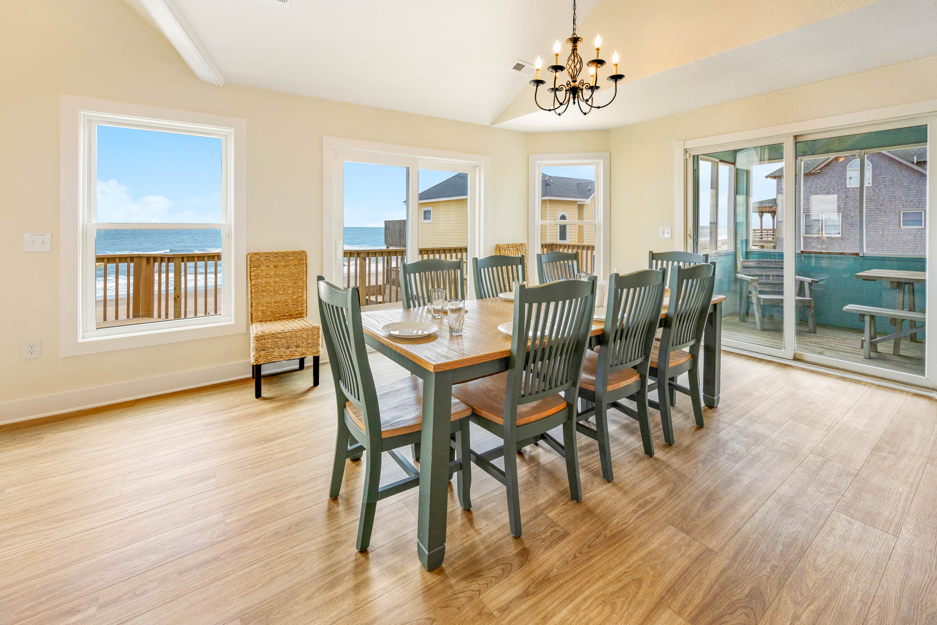 Surf Or Sound Realty 180 Perfect Peace Dining Area 4