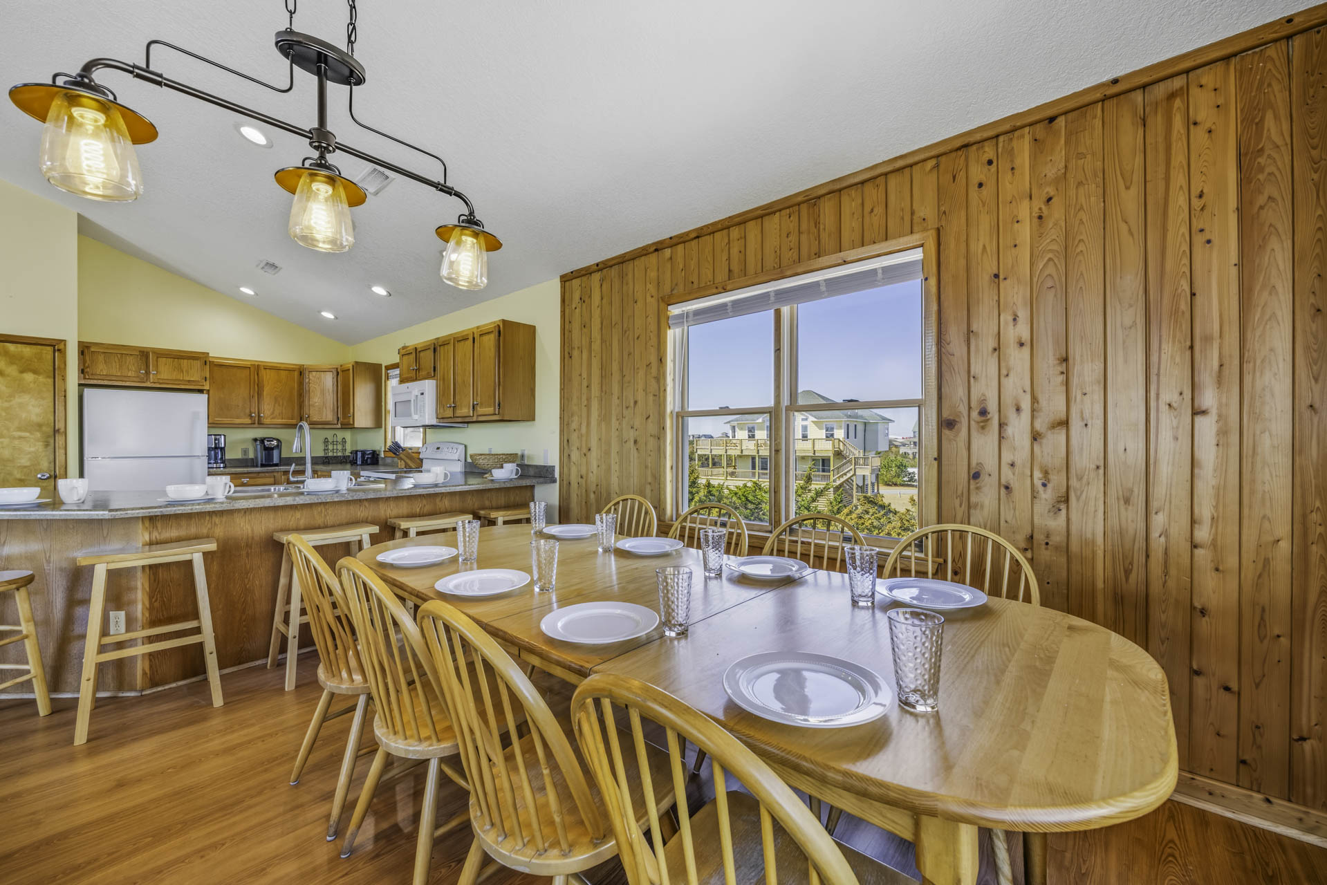 Surf Or Sound Realty 1245 Blue Wahoo Dining Area 2