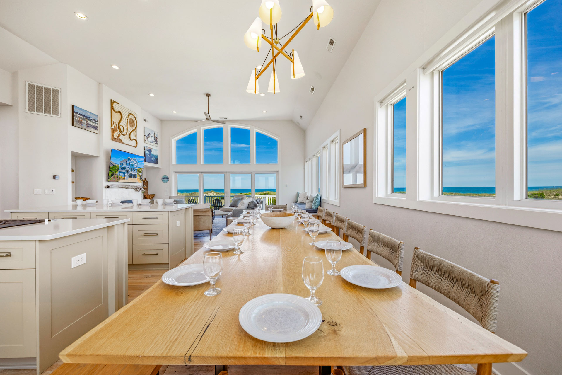 Surf Or Sound Realty 652 Castlemere Dining Area 2