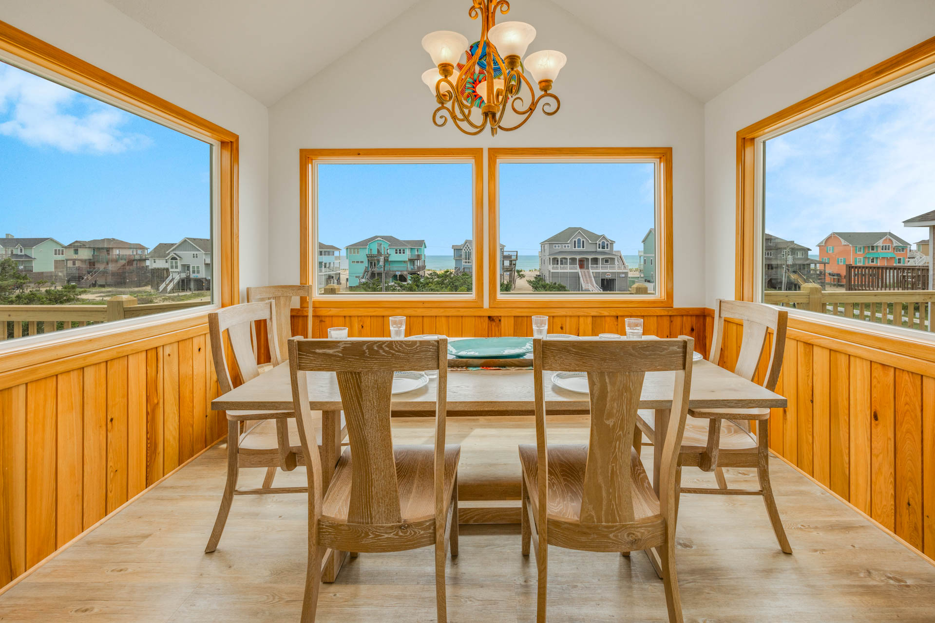 Surf Or Sound Realty 1194 Carolina Girl Dining Area 4