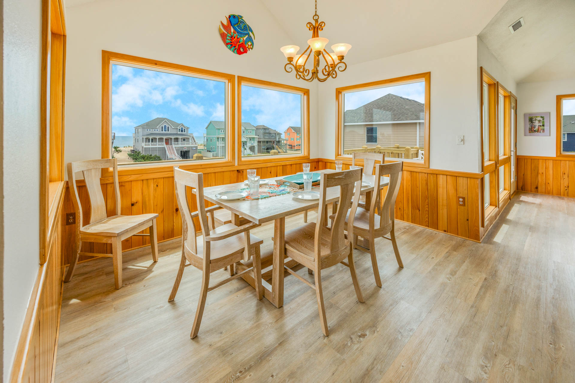 Surf Or Sound Realty 1194 Carolina Girl Dining Area 2