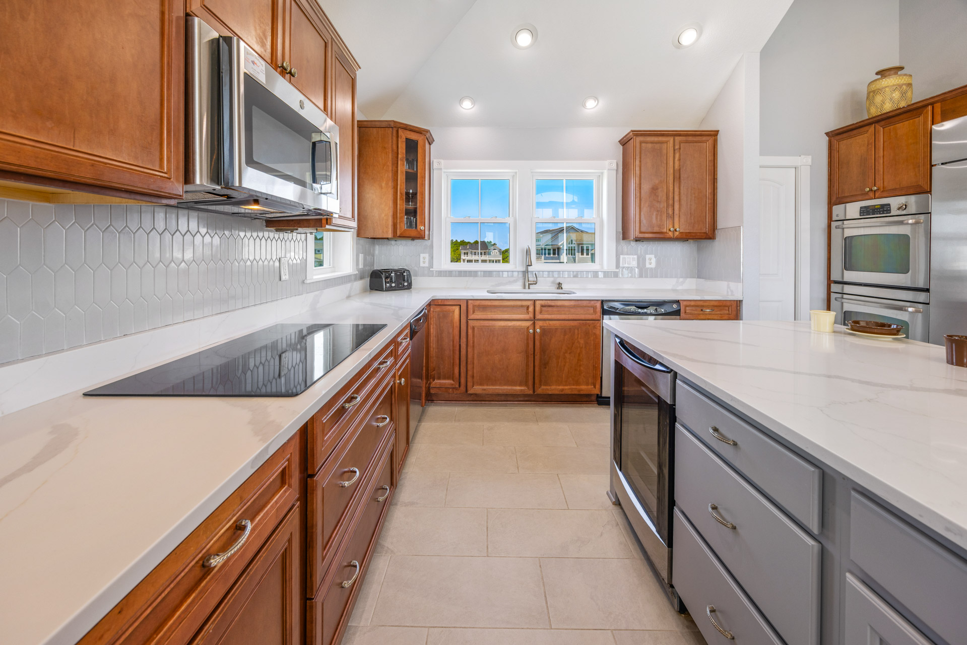 Surf Or Sound Realty 685 Shooting Star Kitchen 5