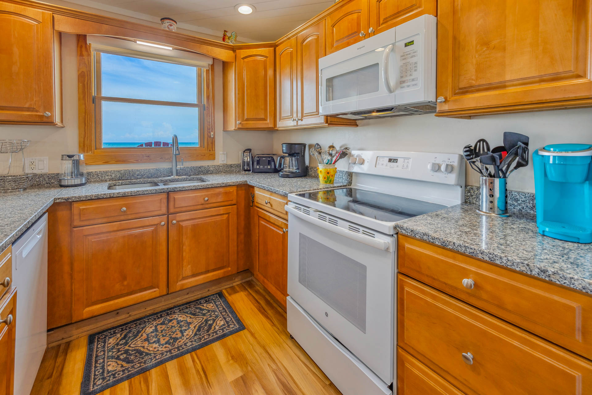 Surf Or Sound Realty 831 Avon Surf Kitchen 2