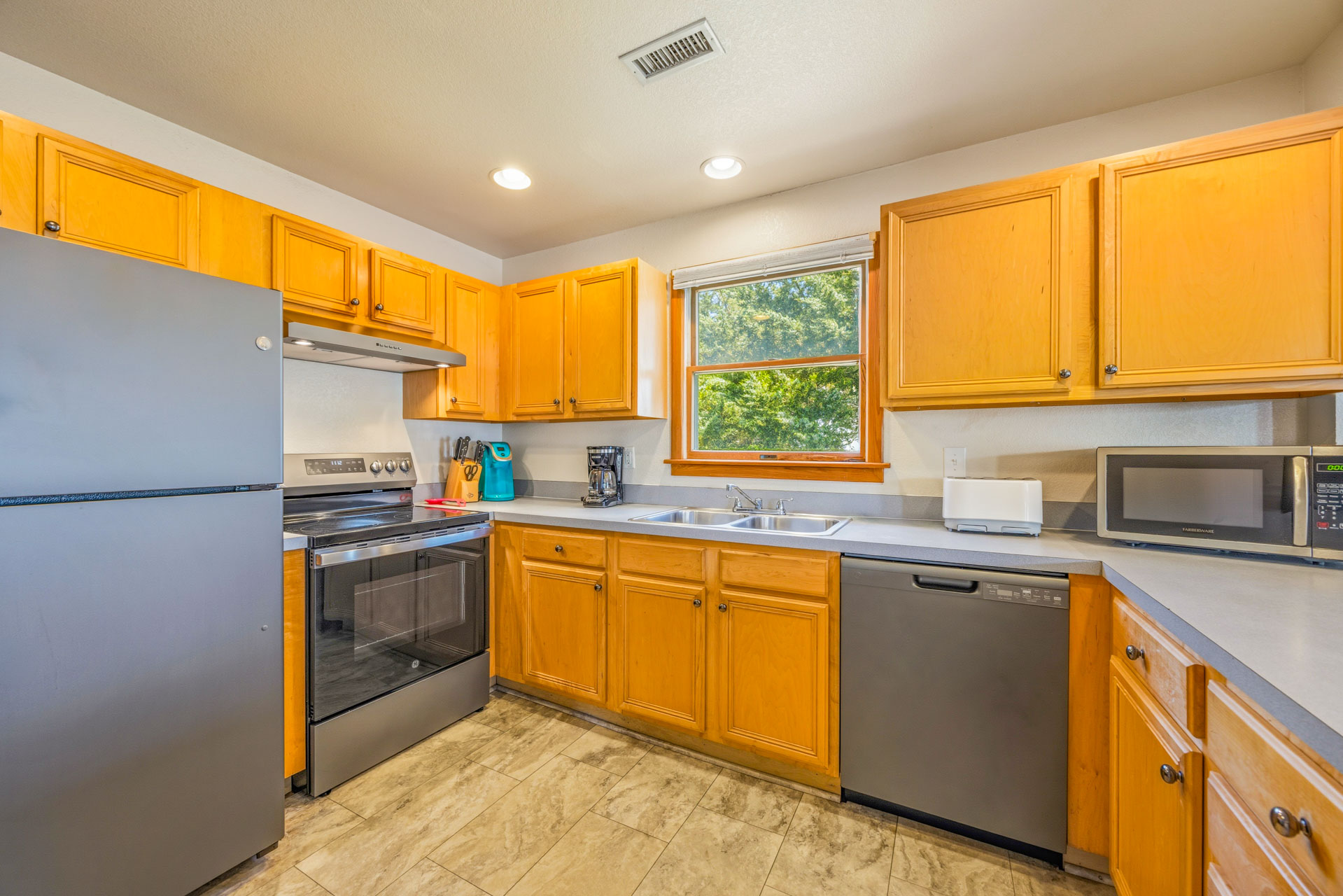 Surf Or Sound Realty 171 Boreas Kitchen 1