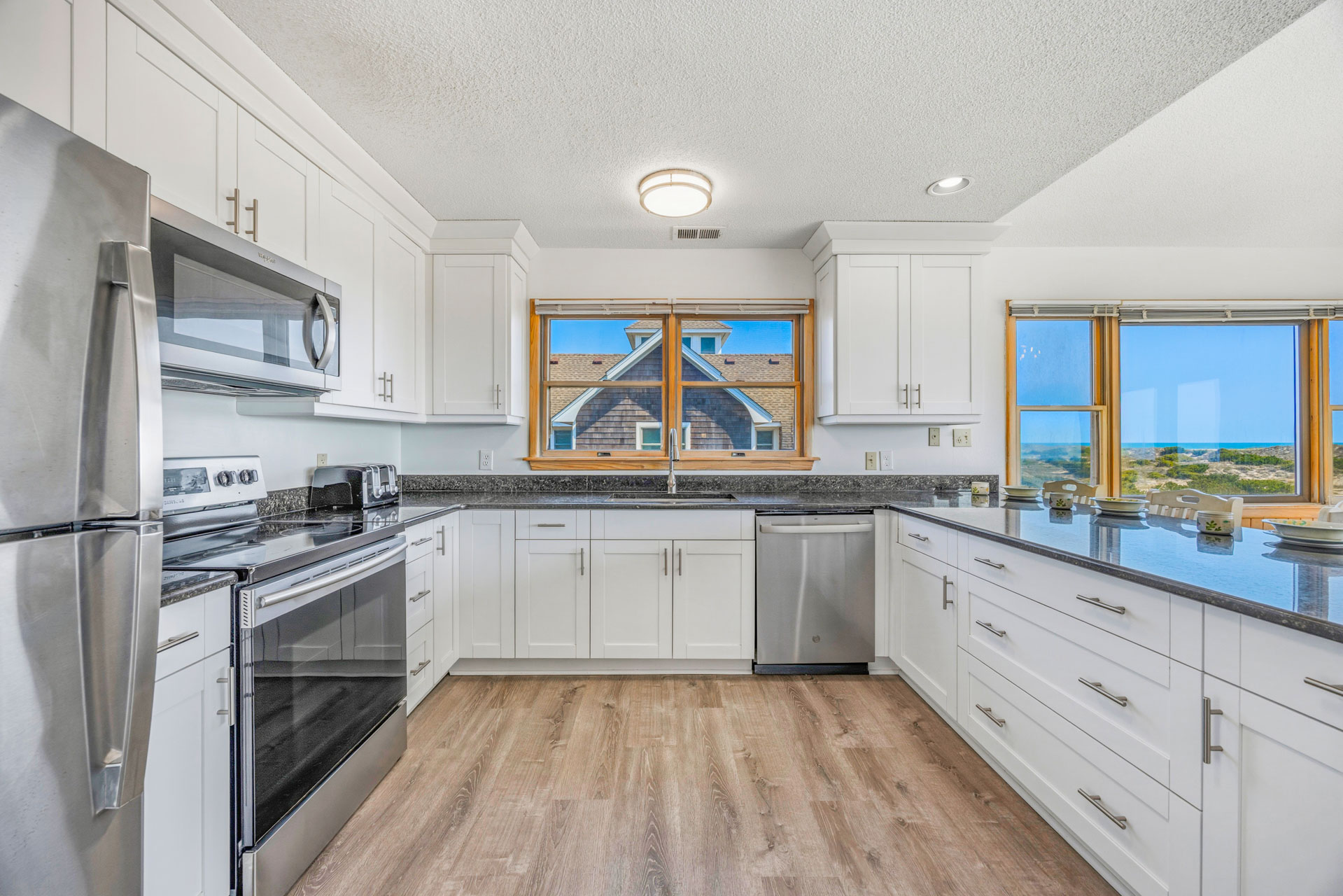 Surf Or Sound Realty 401 Keep Dreamin Kitchen 2